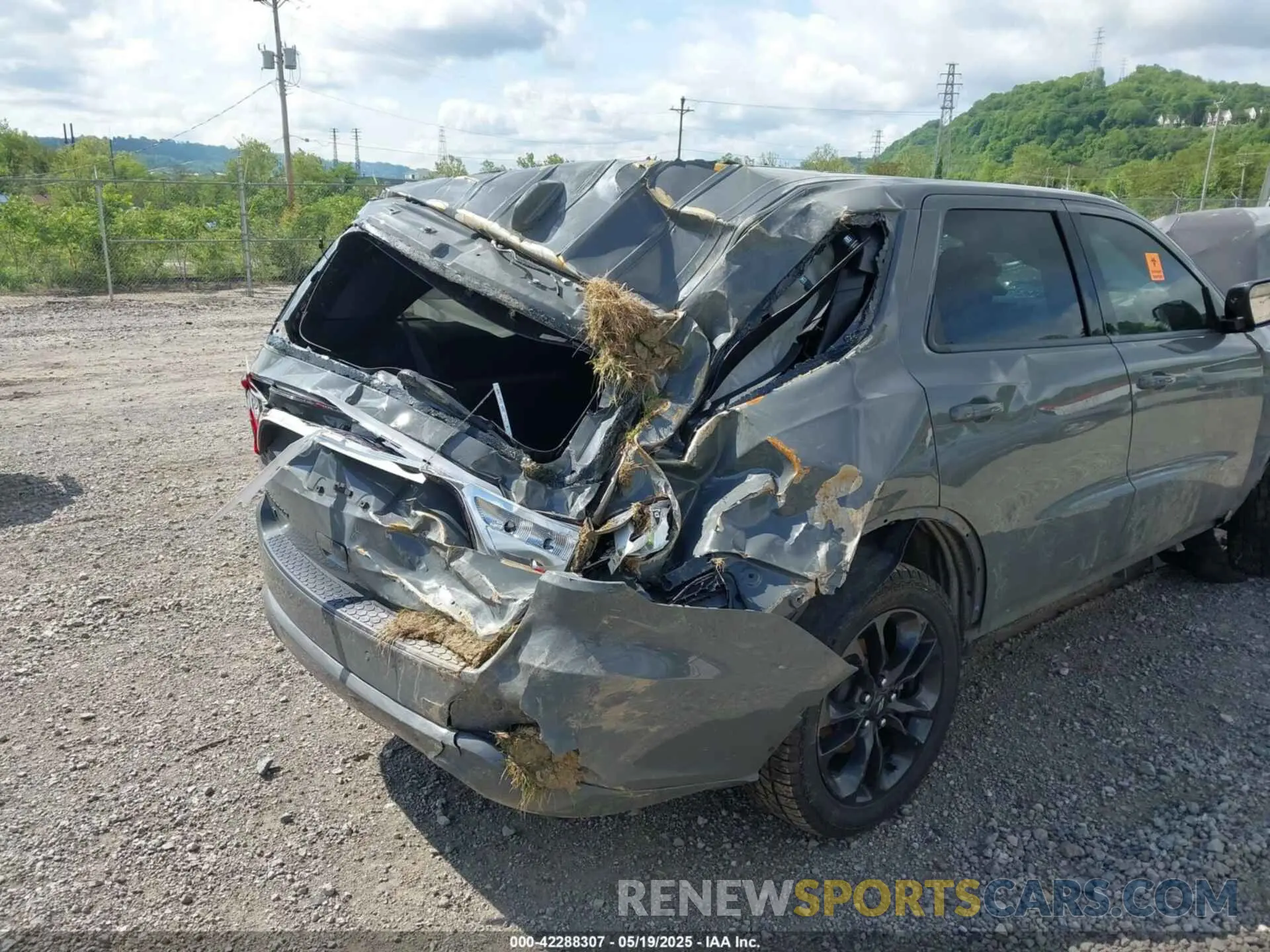 6 Photograph of a damaged car 1C4RDJAG0NC104782 DODGE DURANGO 2022