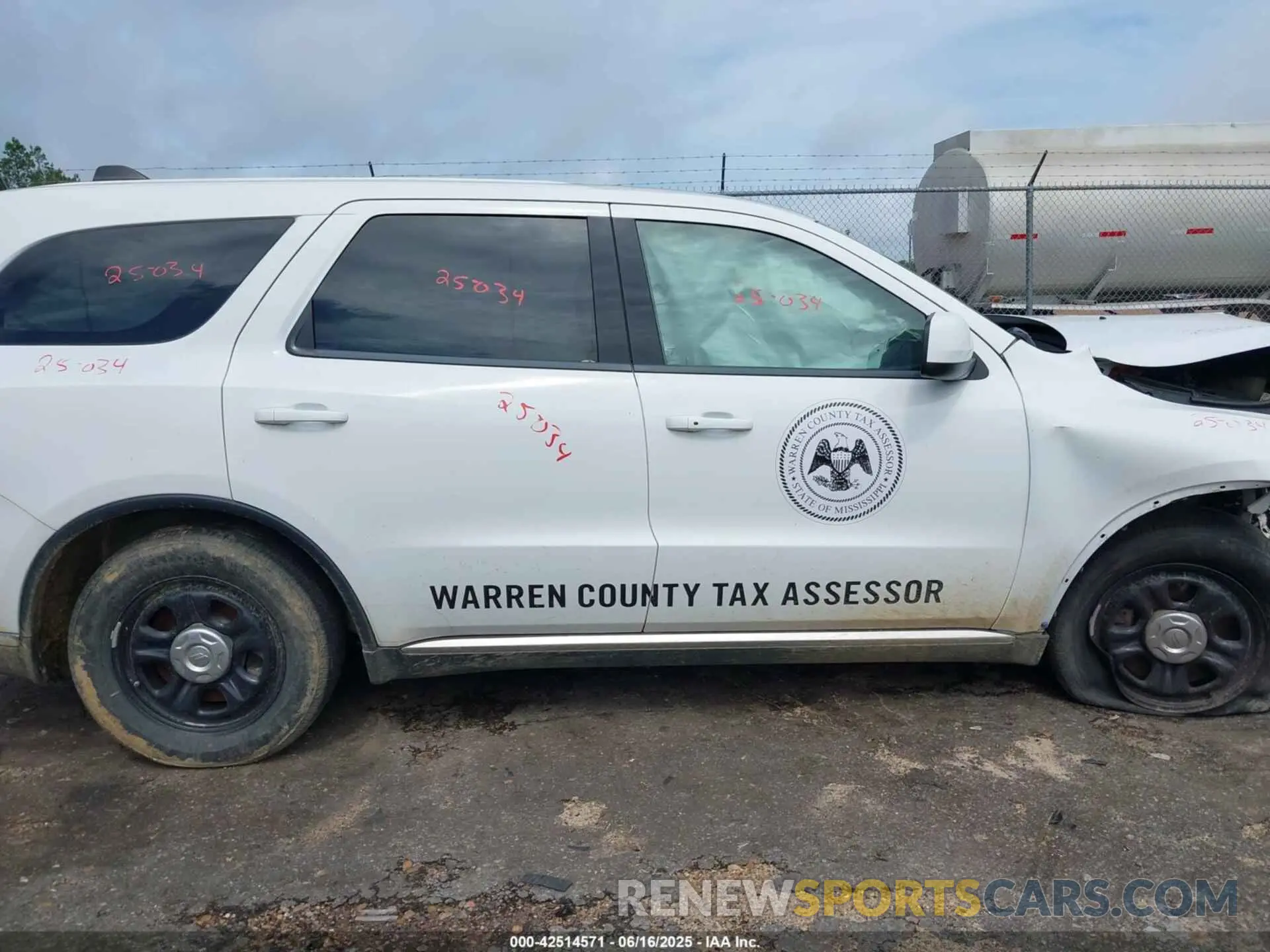 14 Photograph of a damaged car 1C4RDJFG2NC136478 DODGE DURANGO 2022