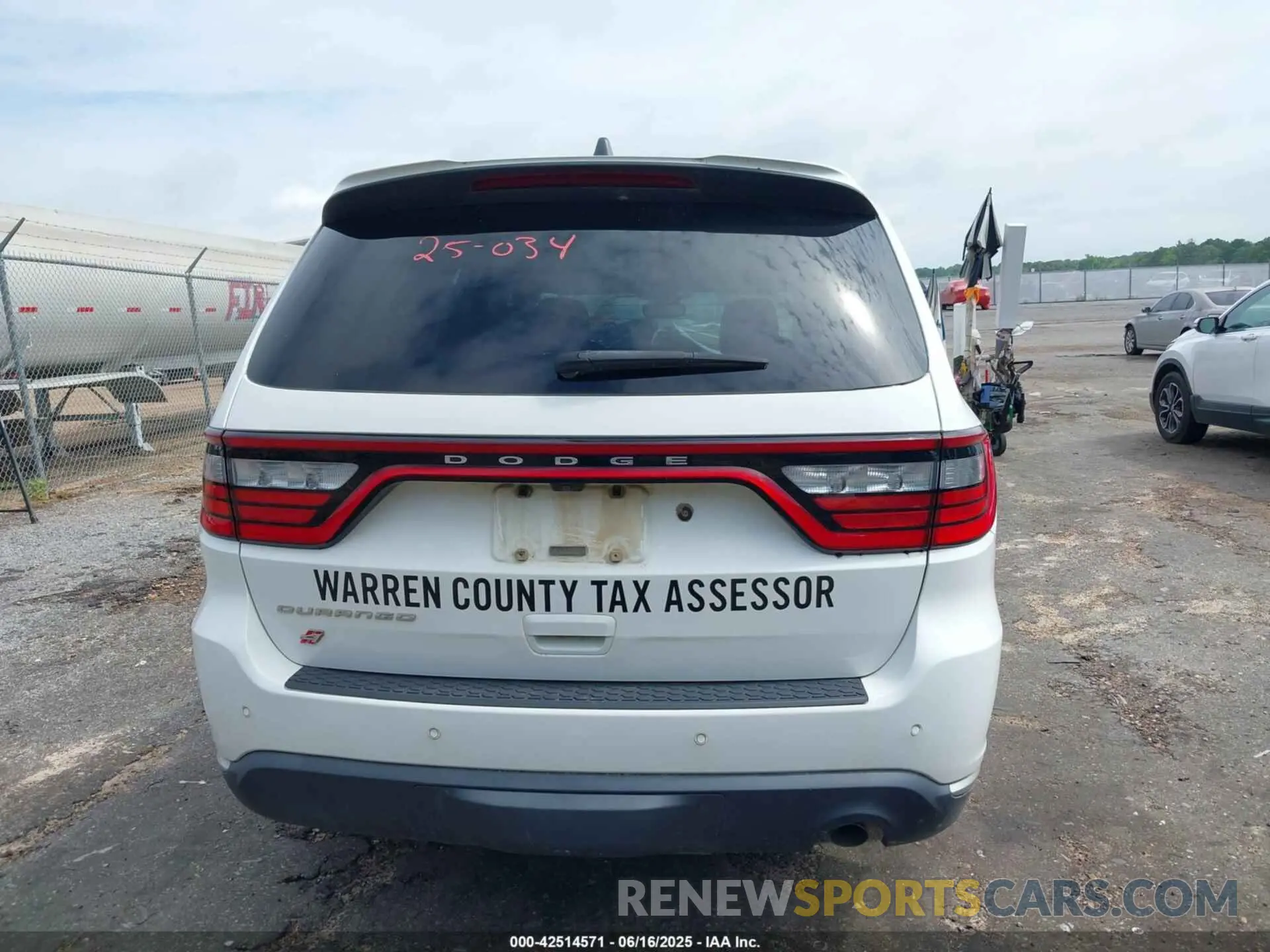 17 Photograph of a damaged car 1C4RDJFG2NC136478 DODGE DURANGO 2022