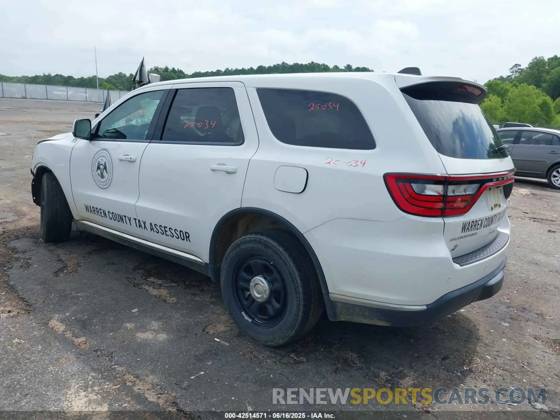 3 Photograph of a damaged car 1C4RDJFG2NC136478 DODGE DURANGO 2022