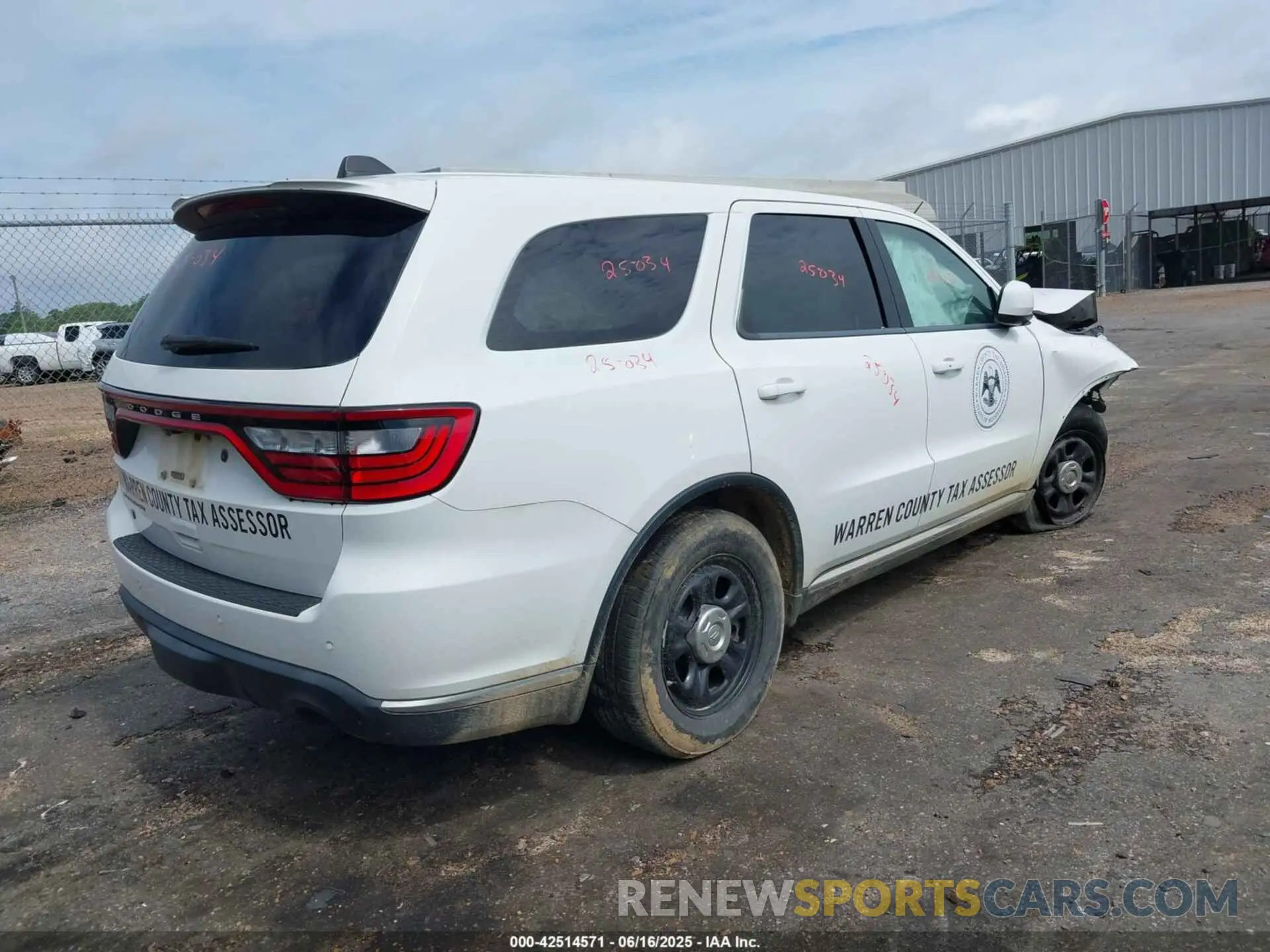 4 Photograph of a damaged car 1C4RDJFG2NC136478 DODGE DURANGO 2022