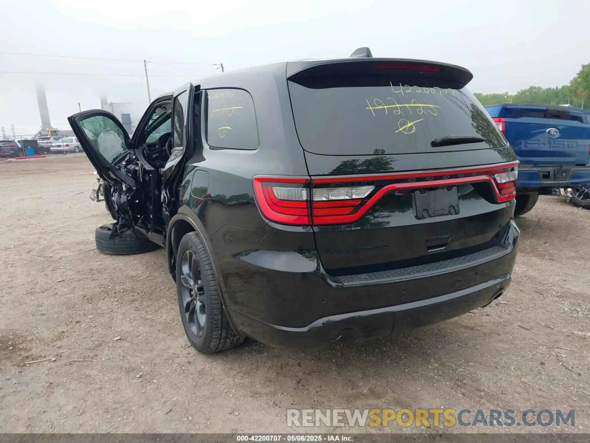 3 Photograph of a damaged car 1C4SDHCT9NC192123 DODGE DURANGO 2022