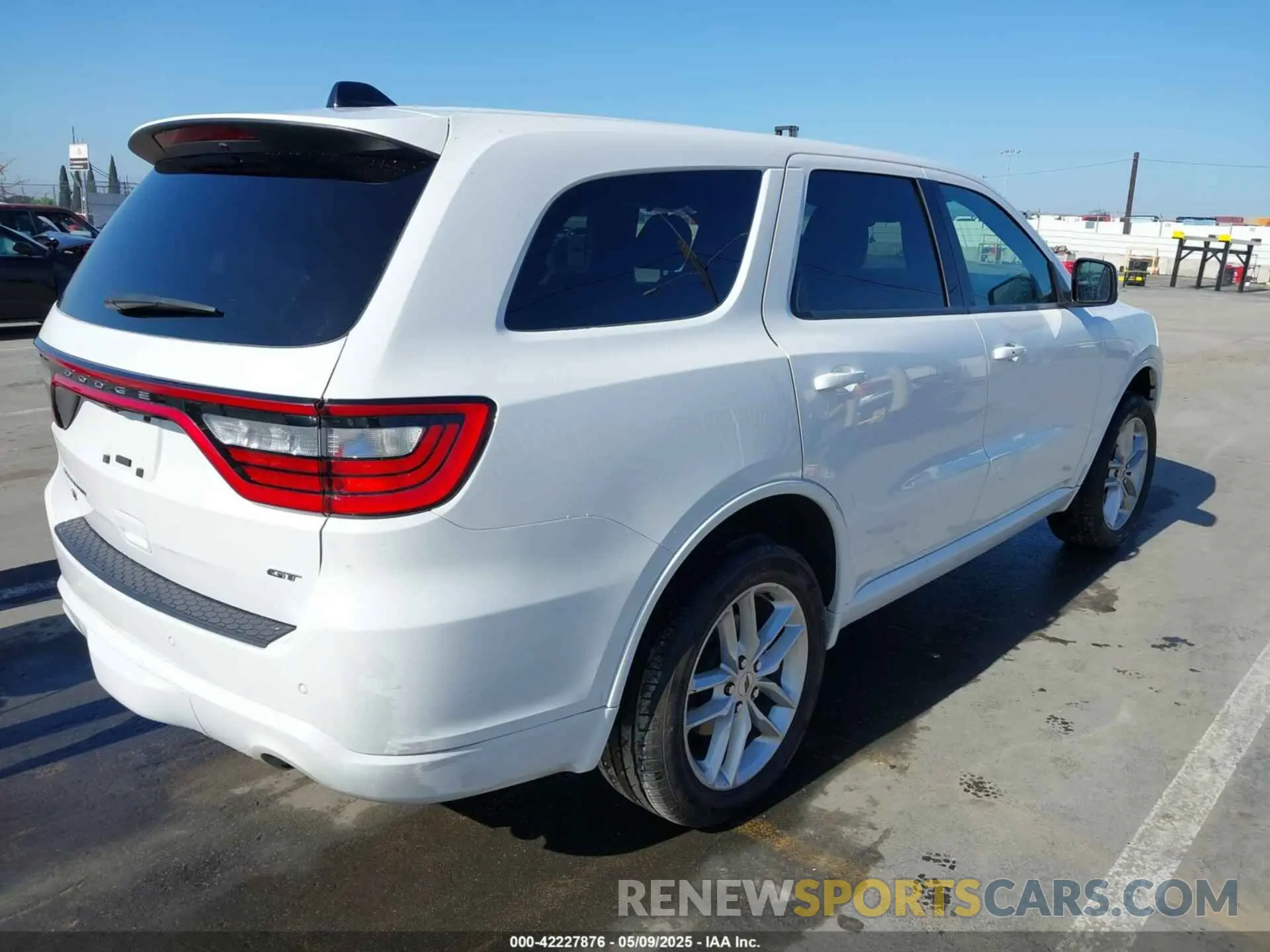 4 Photograph of a damaged car 1C4RDJDG4PC556295 DODGE DURANGO 2023