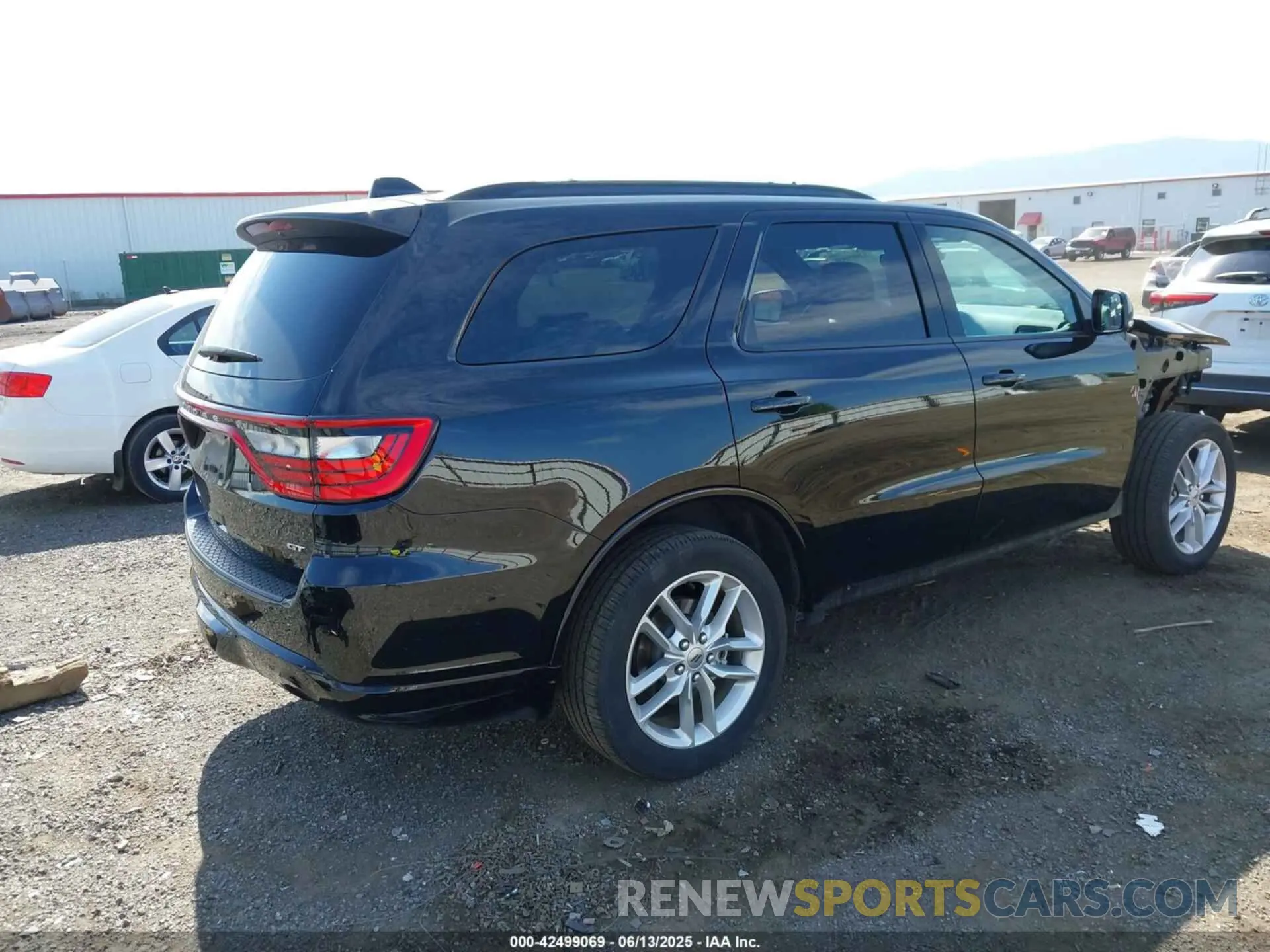 4 Photograph of a damaged car 1C4RDJDGXRC192080 DODGE DURANGO 2024