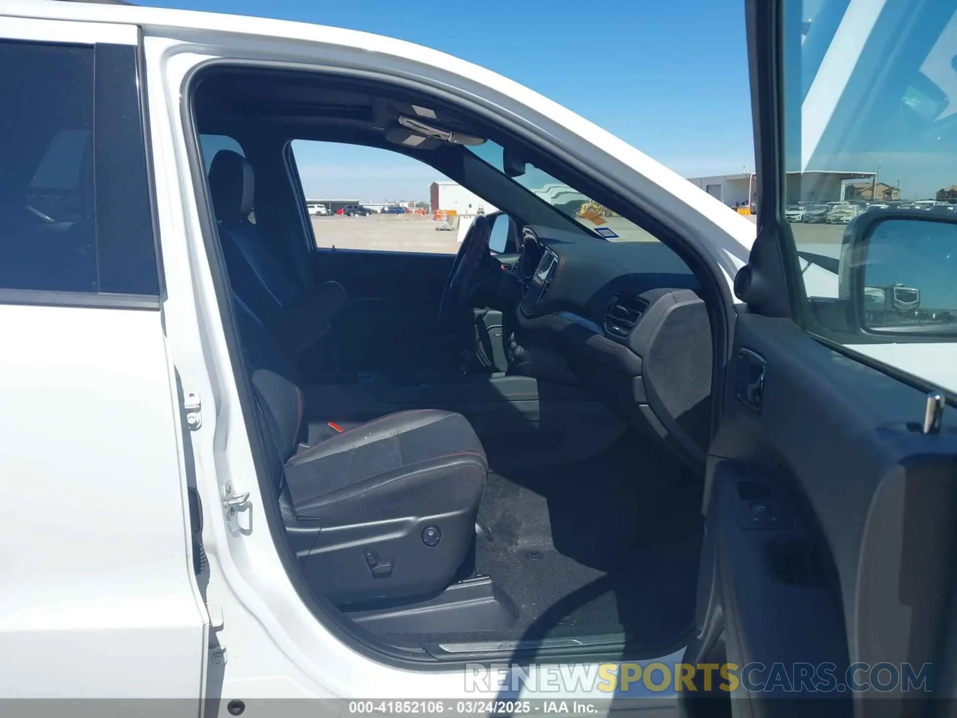 5 Photograph of a damaged car 1C4SDHCT6RC185359 DODGE DURANGO 2024