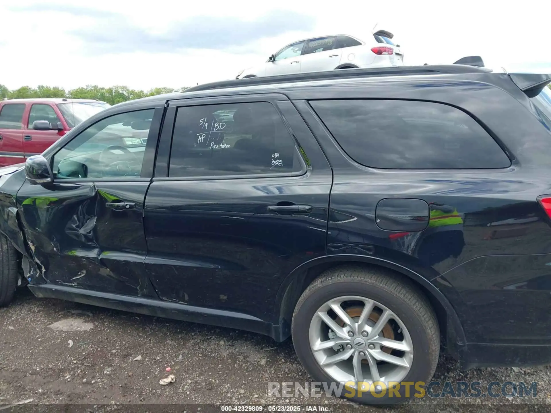 14 Photograph of a damaged car 1C4RDJDG1SC517771 DODGE DURANGO 2025