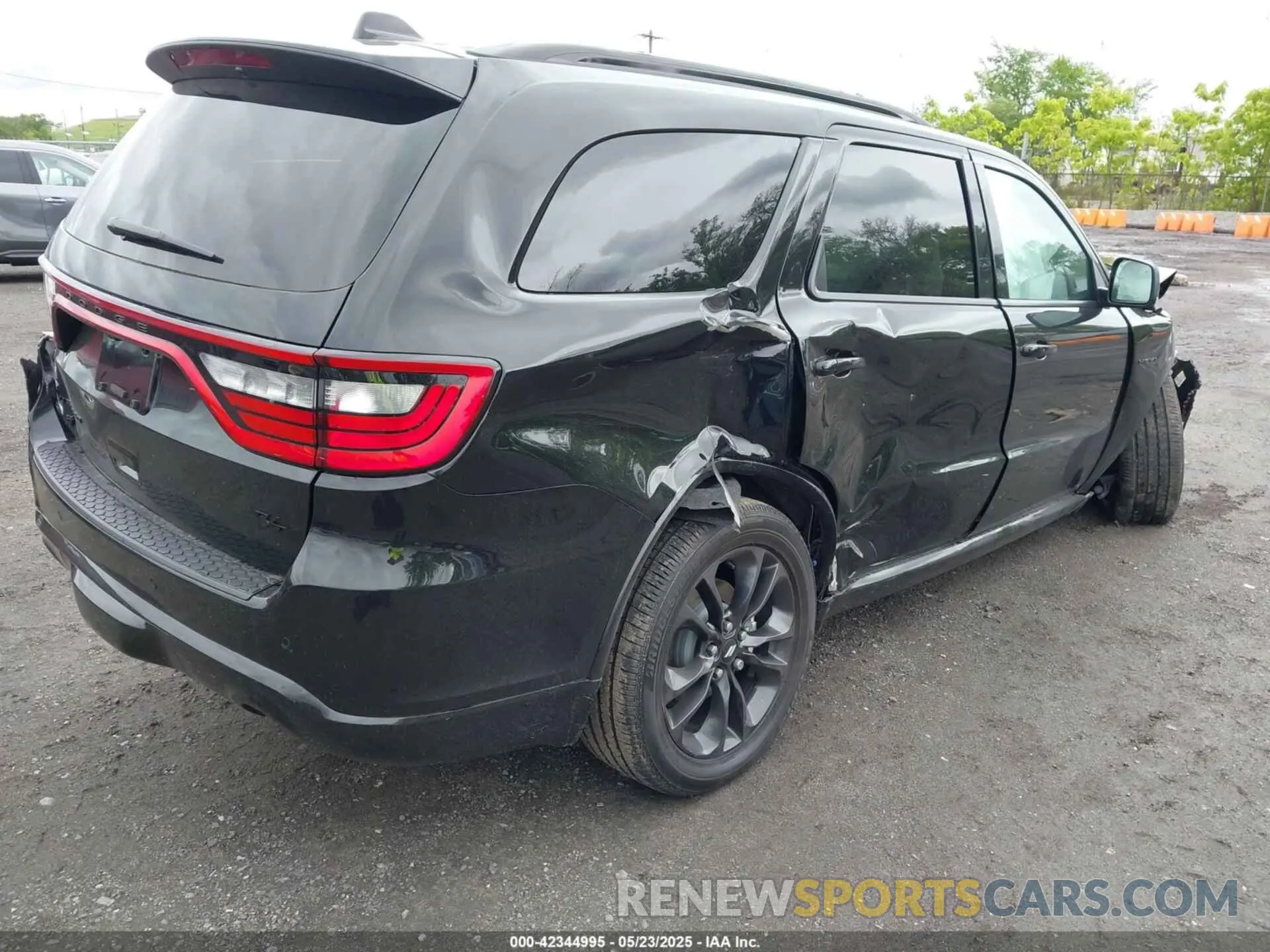 4 Photograph of a damaged car 1C4SDJCT1SC524056 DODGE DURANGO 2025