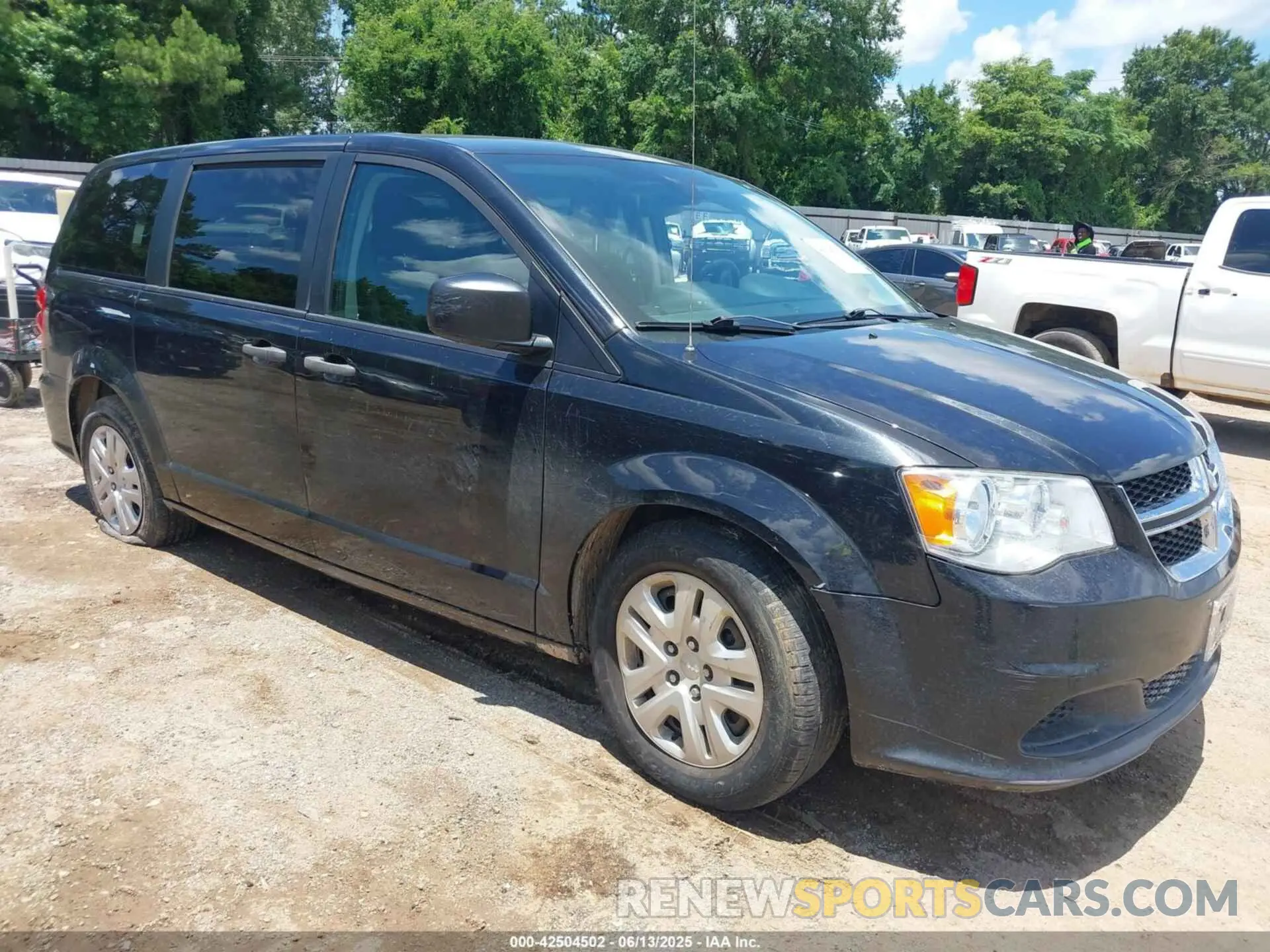 1 Photograph of a damaged car 2C4RDGBG0KR585007 DODGE GRAND CARAVAN 2019