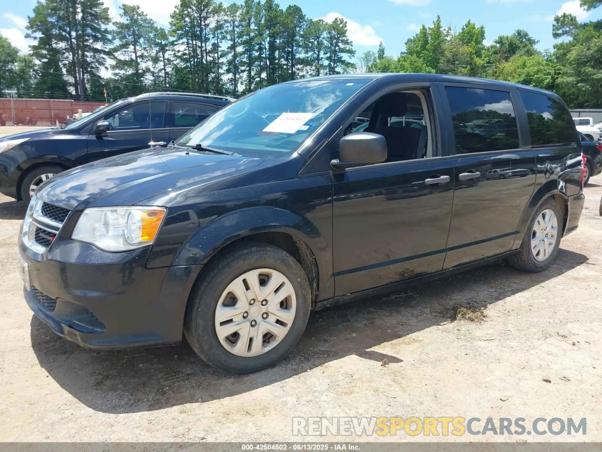 2 Photograph of a damaged car 2C4RDGBG0KR585007 DODGE GRAND CARAVAN 2019