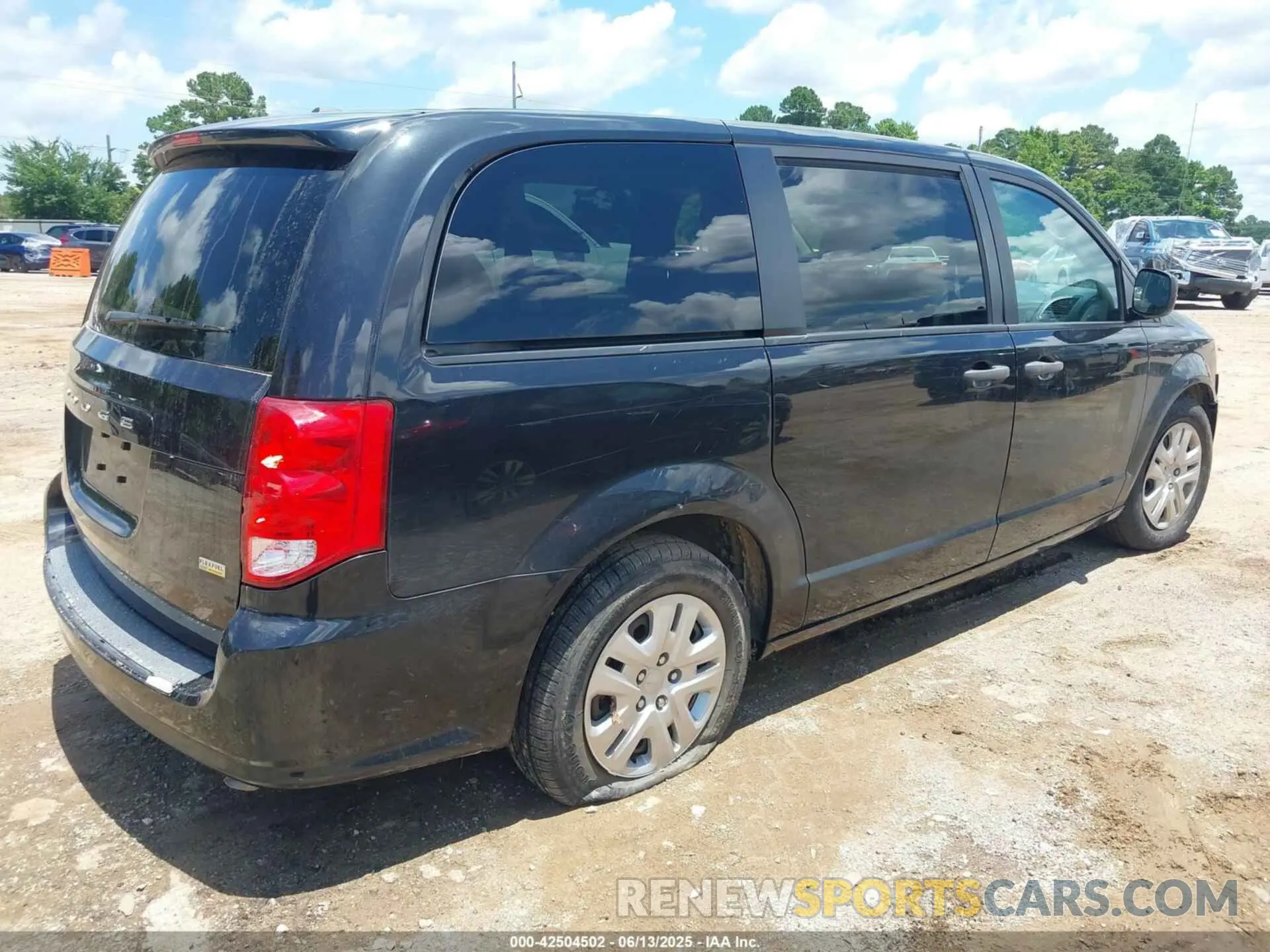 4 Photograph of a damaged car 2C4RDGBG0KR585007 DODGE GRAND CARAVAN 2019