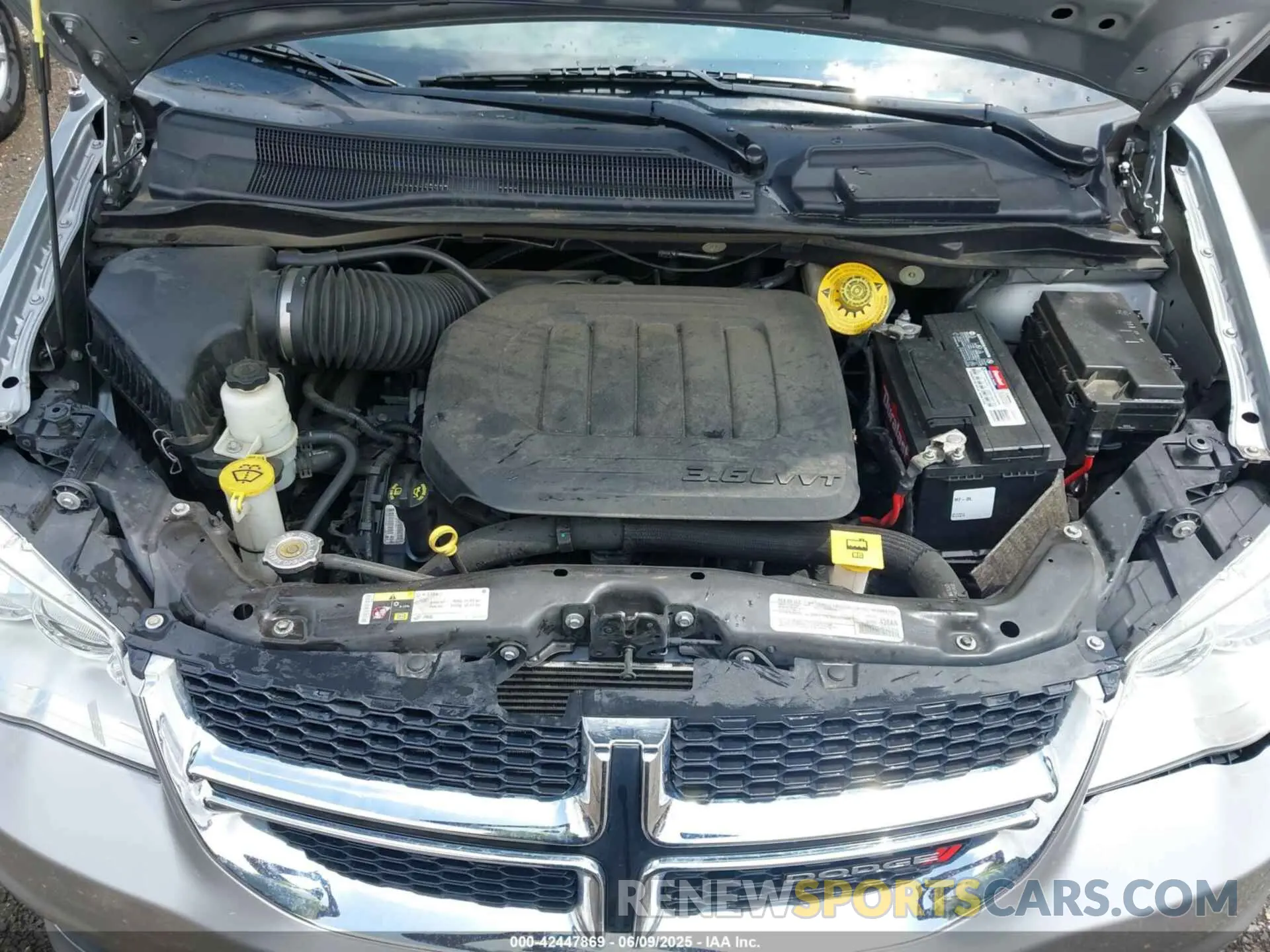 10 Photograph of a damaged car 2C4RDGBG0KR741711 DODGE GRAND CARAVAN 2019