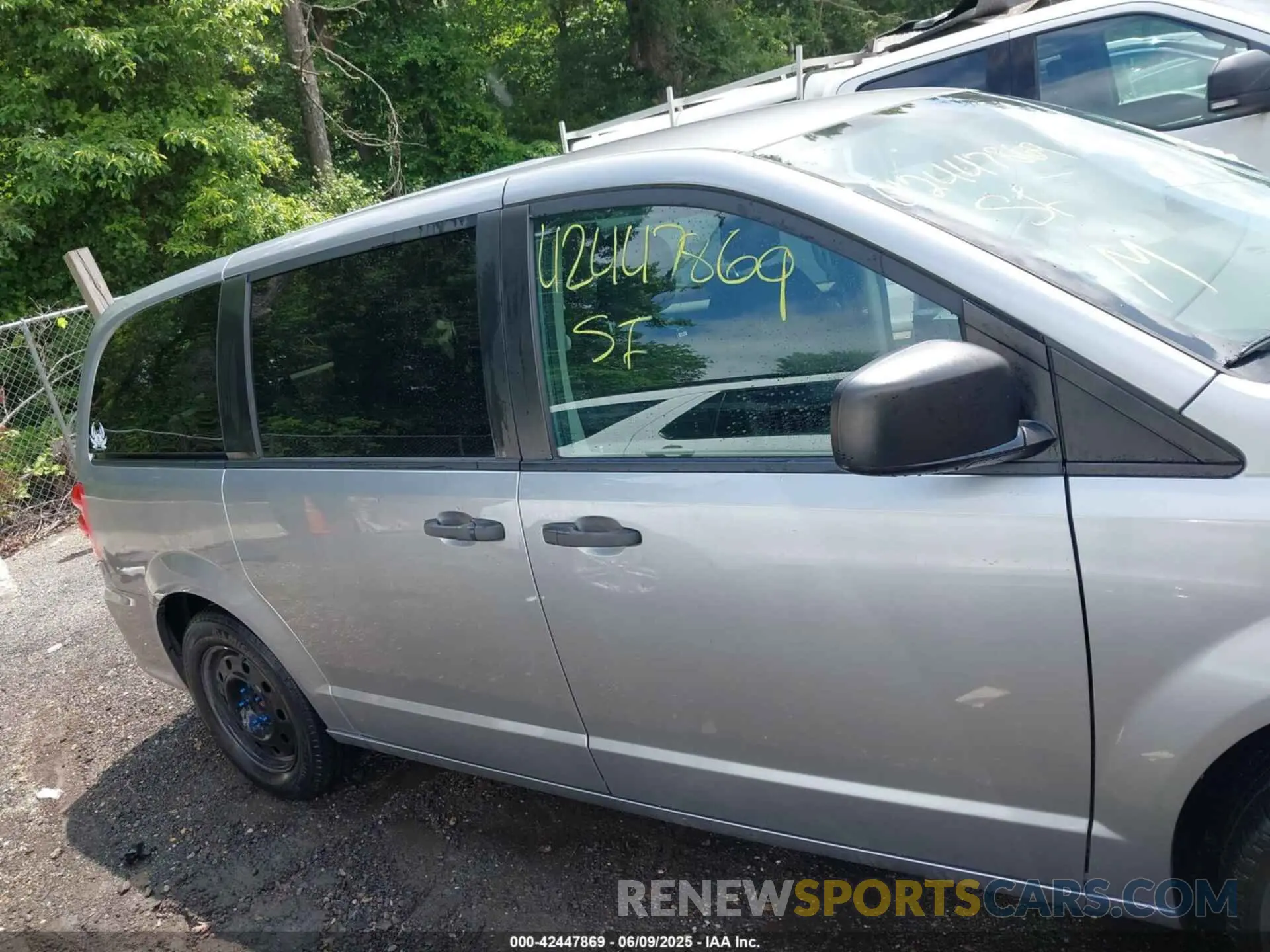 13 Photograph of a damaged car 2C4RDGBG0KR741711 DODGE GRAND CARAVAN 2019