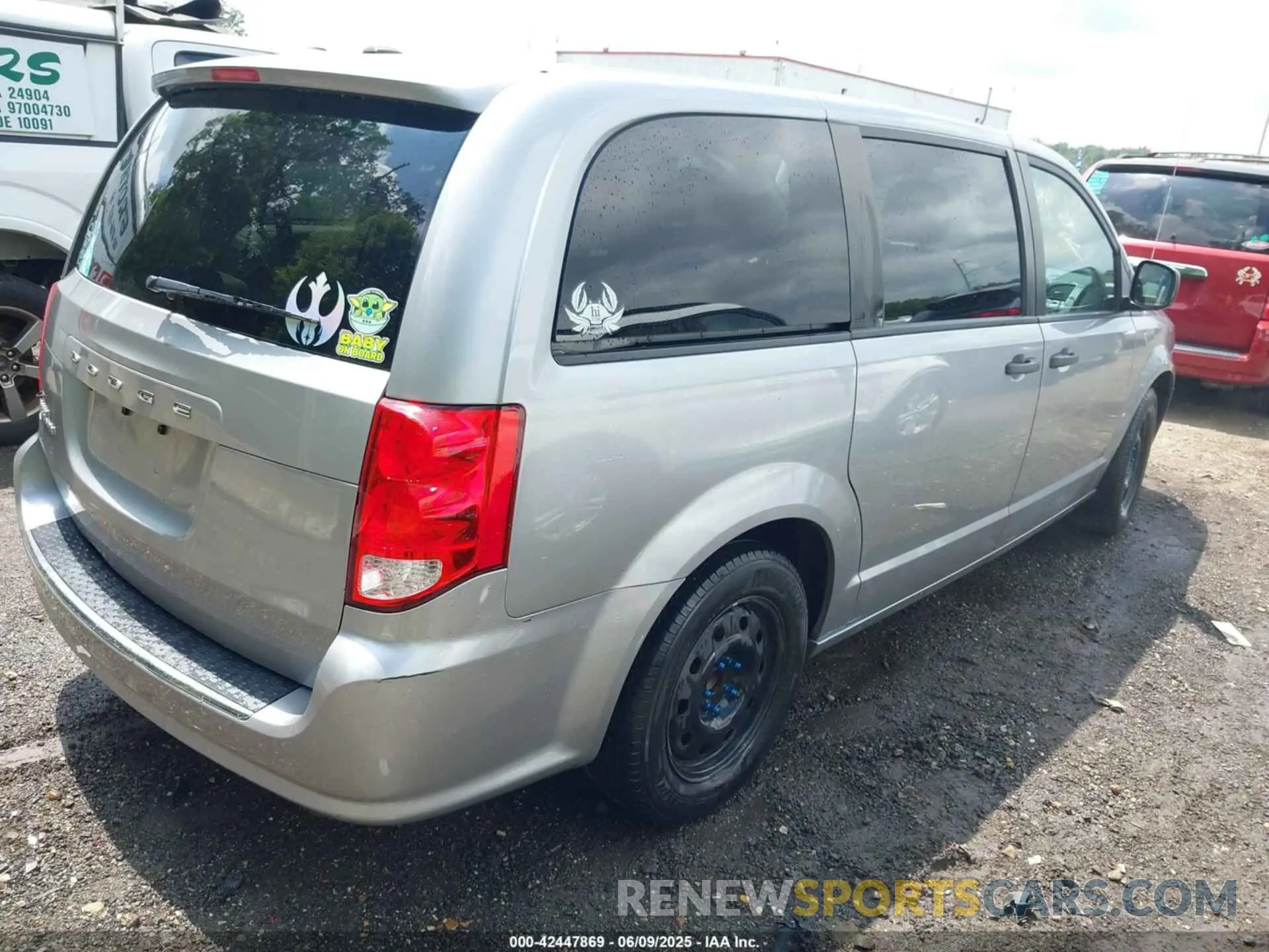 4 Photograph of a damaged car 2C4RDGBG0KR741711 DODGE GRAND CARAVAN 2019