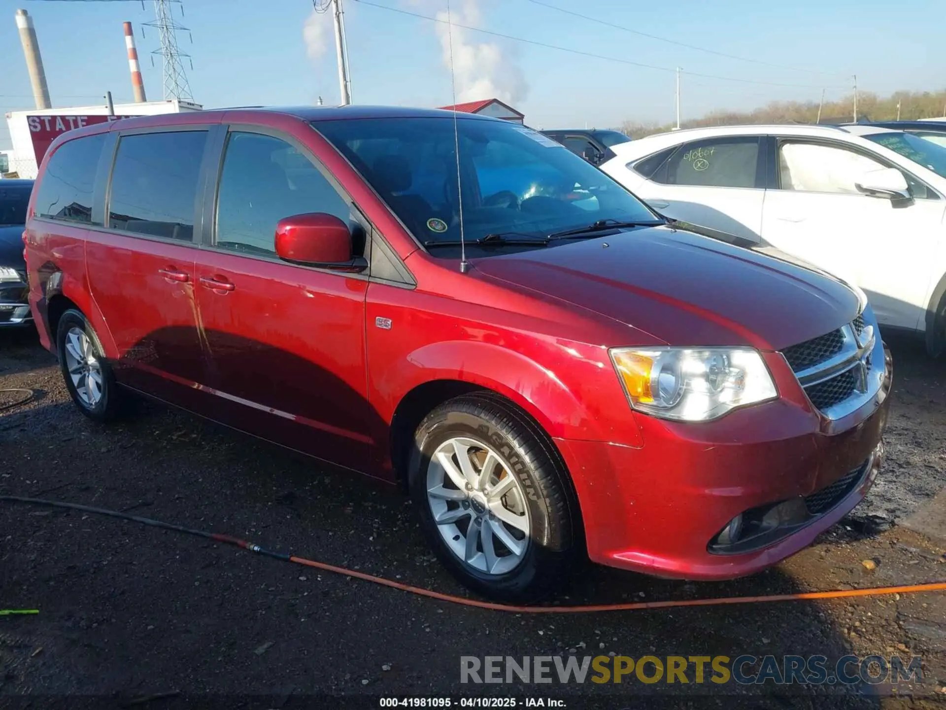 1 Photograph of a damaged car 2C4RDGBG1KR803438 DODGE GRAND CARAVAN 2019