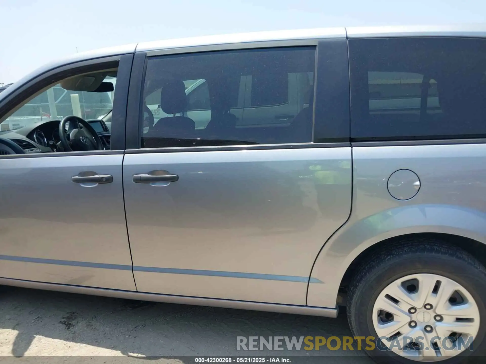 14 Photograph of a damaged car 2C4RDGBG2KR790425 DODGE GRAND CARAVAN 2019