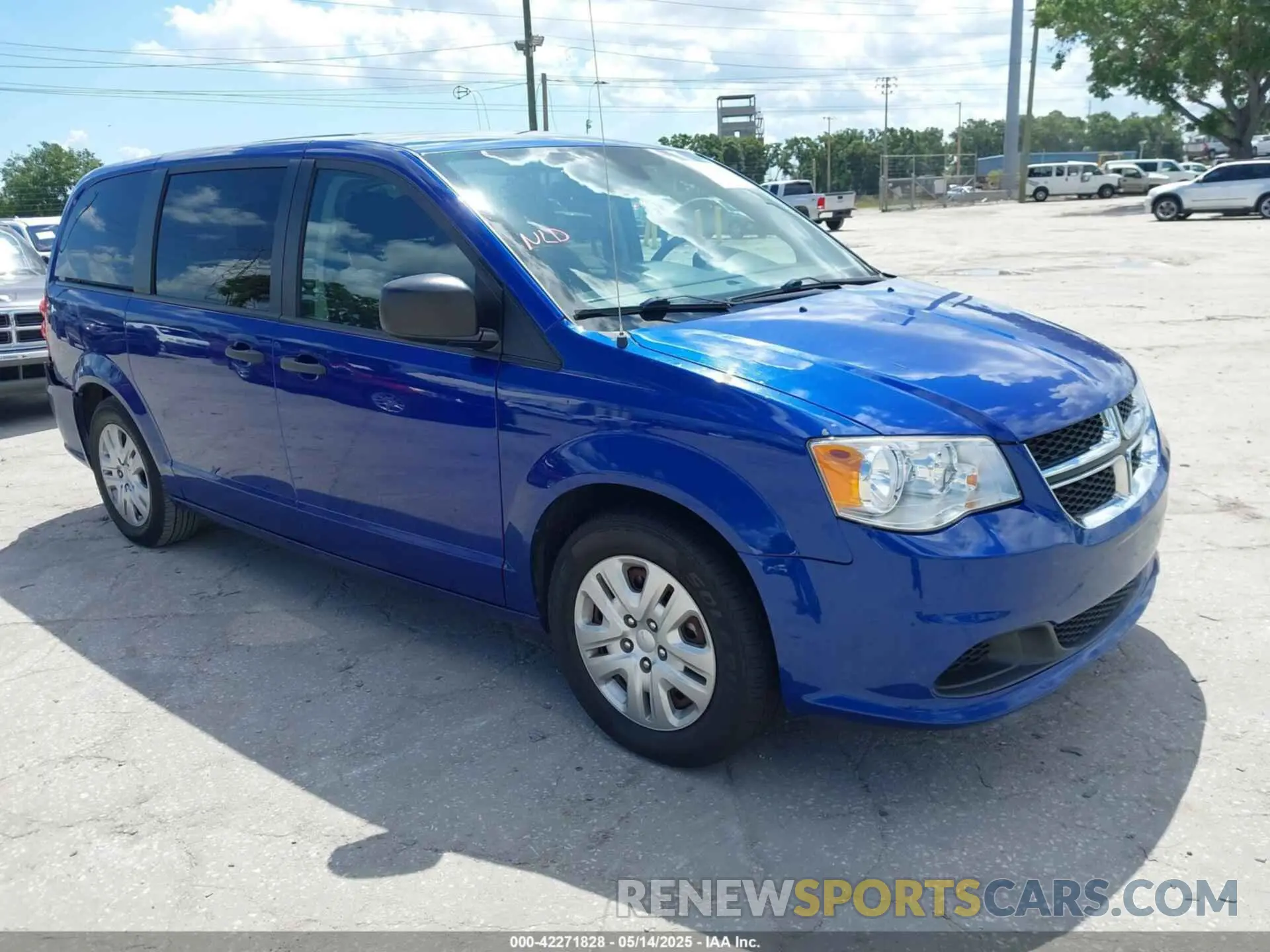1 Photograph of a damaged car 2C4RDGBG3KR553507 DODGE GRAND CARAVAN 2019