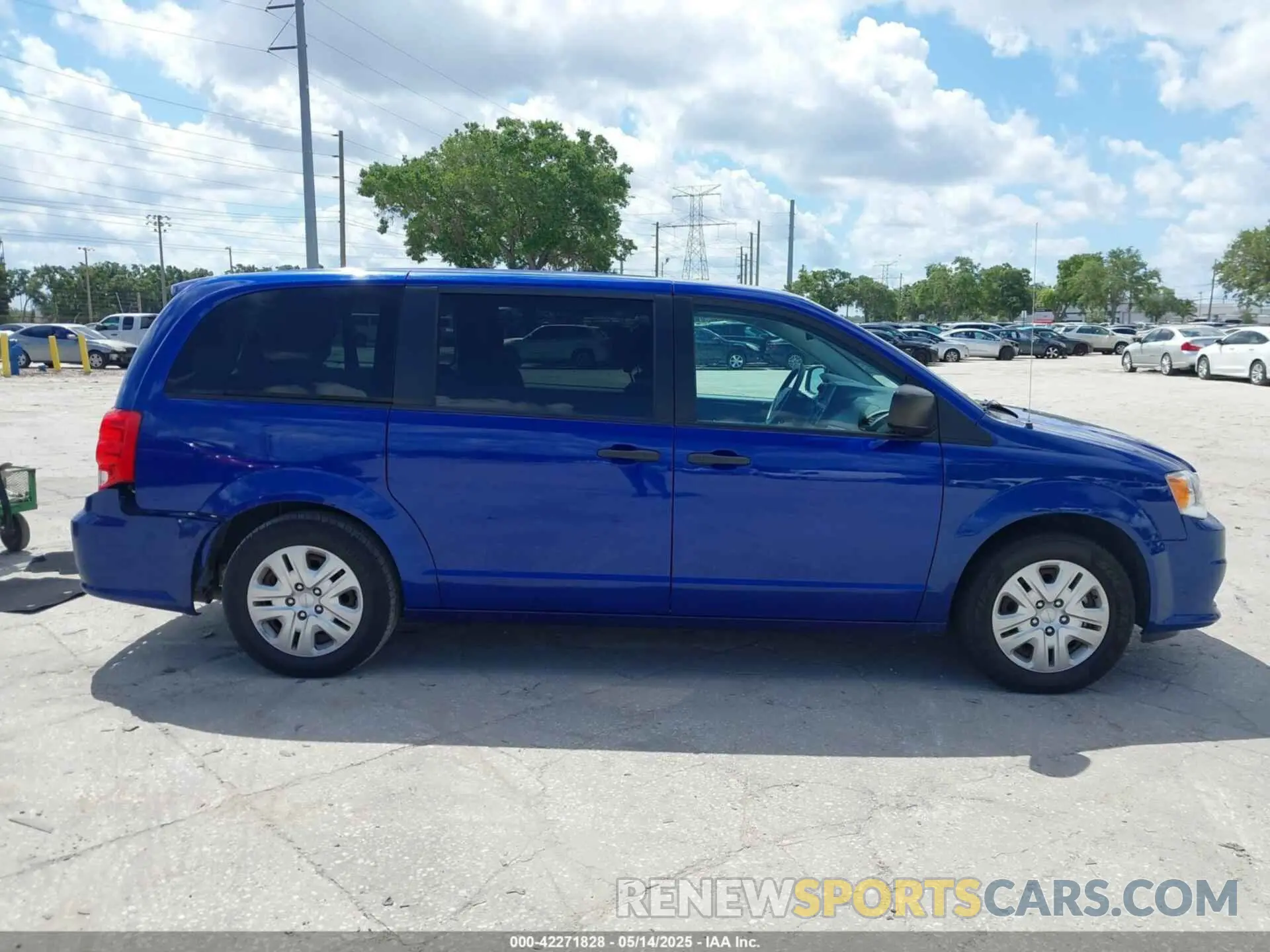 13 Photograph of a damaged car 2C4RDGBG3KR553507 DODGE GRAND CARAVAN 2019