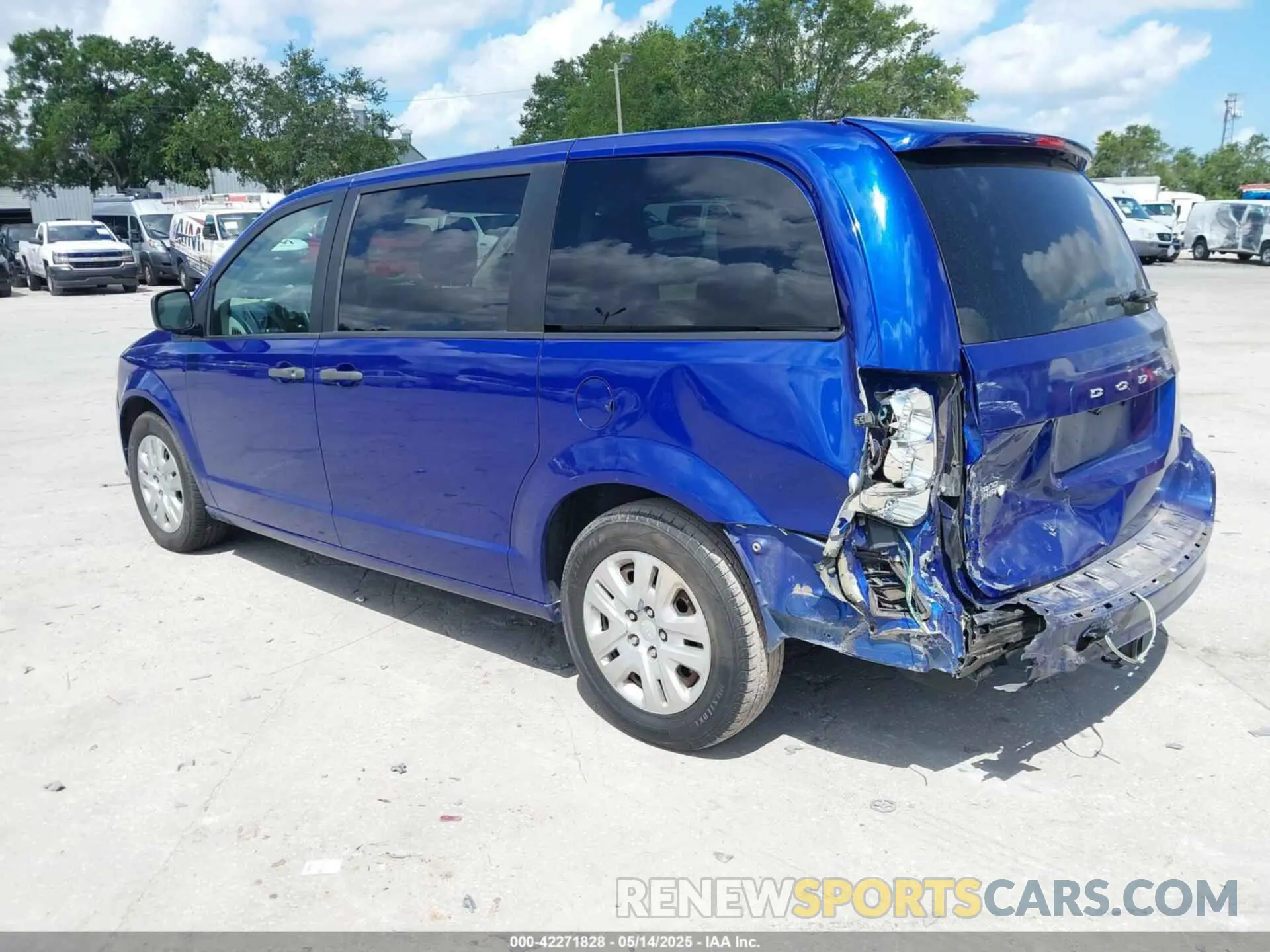 3 Photograph of a damaged car 2C4RDGBG3KR553507 DODGE GRAND CARAVAN 2019