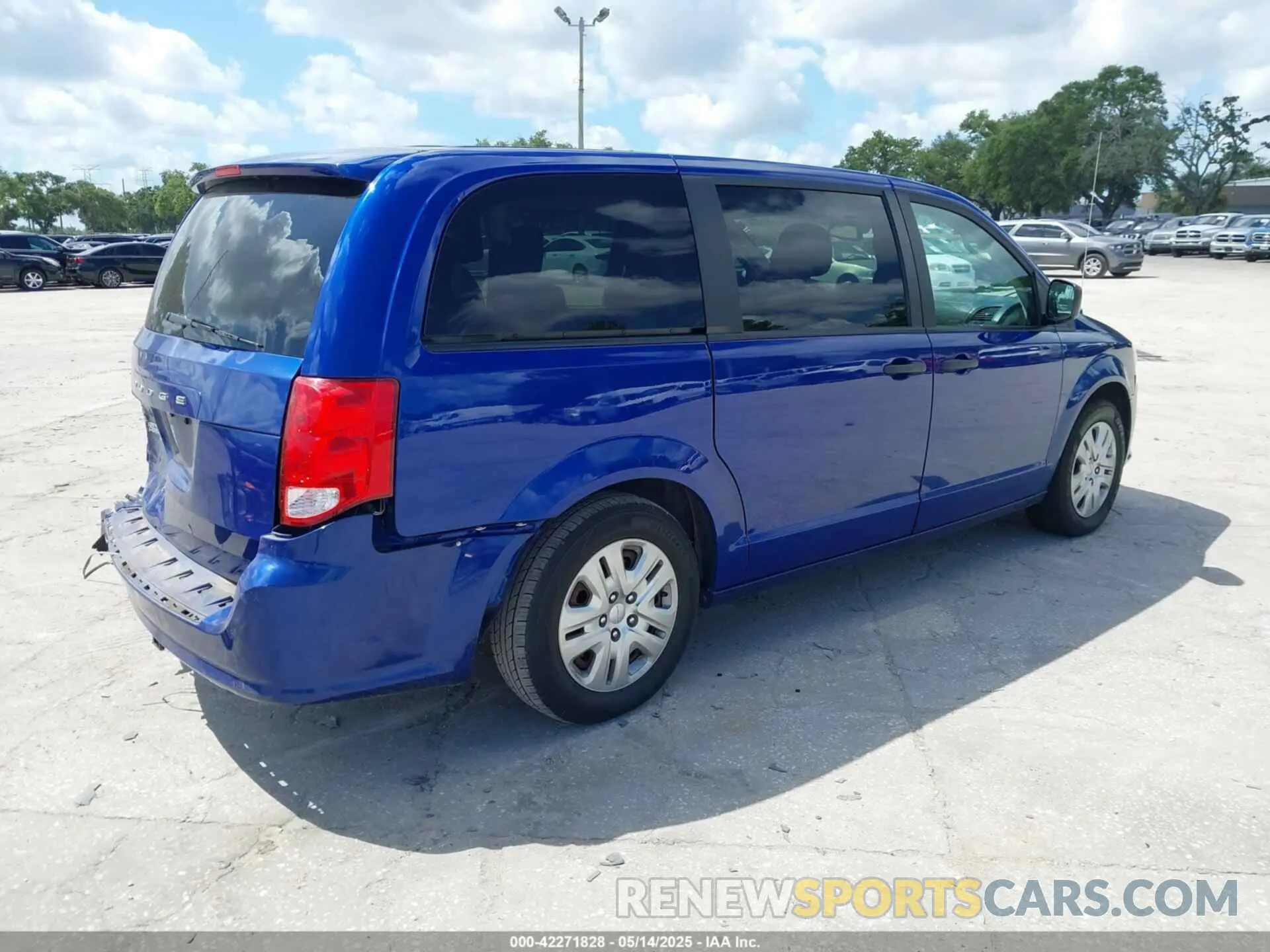 4 Photograph of a damaged car 2C4RDGBG3KR553507 DODGE GRAND CARAVAN 2019