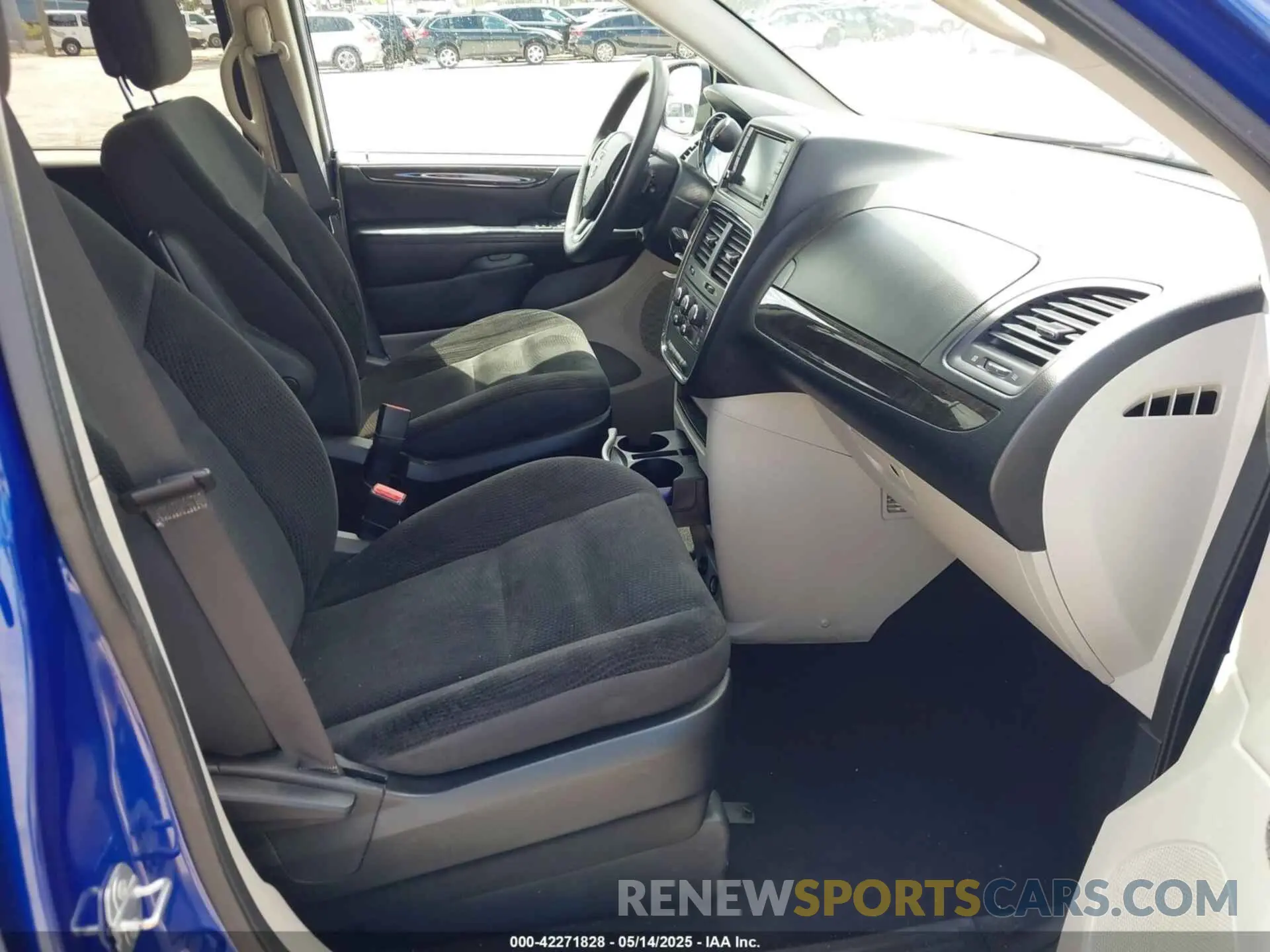 5 Photograph of a damaged car 2C4RDGBG3KR553507 DODGE GRAND CARAVAN 2019