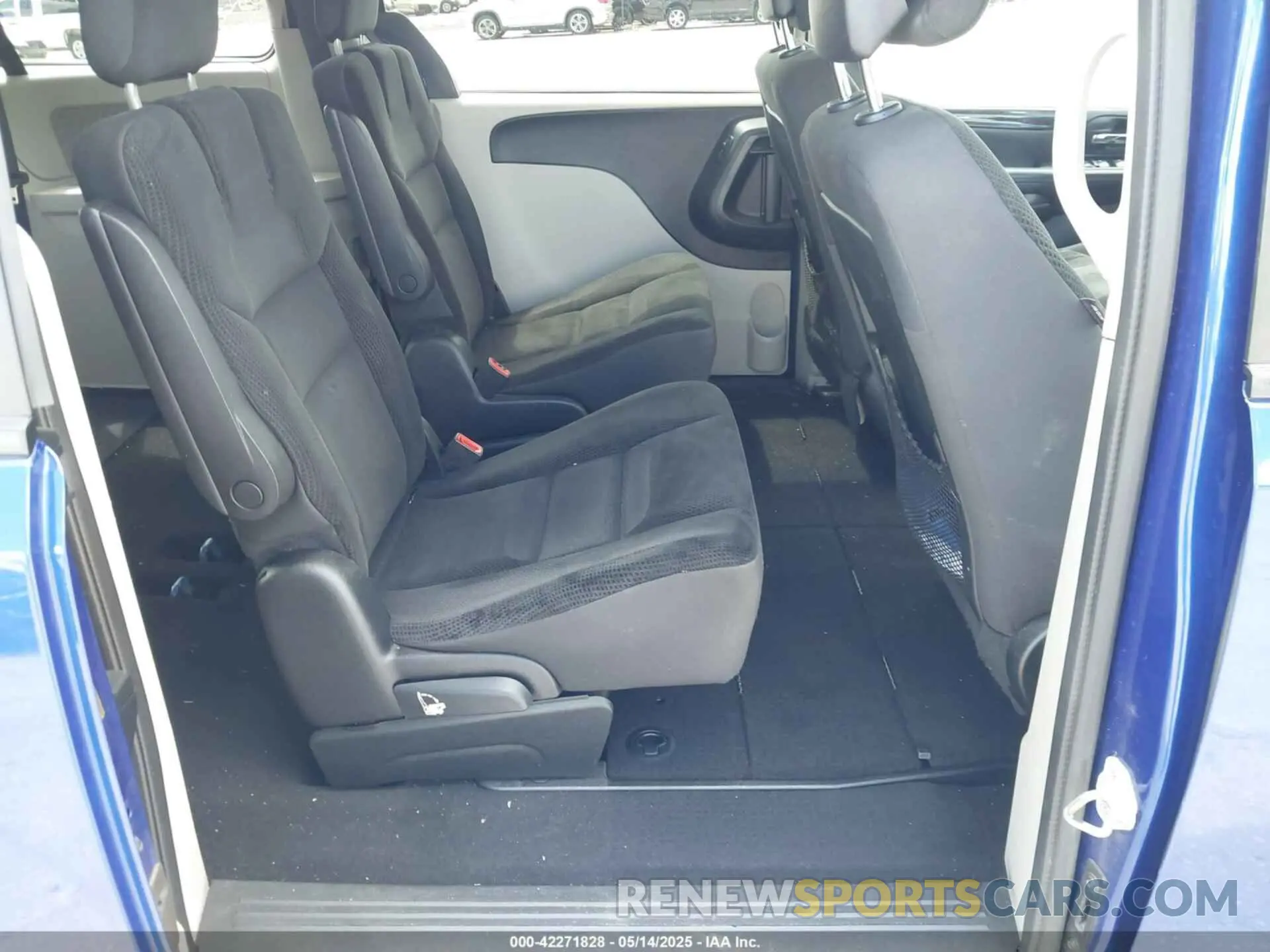 8 Photograph of a damaged car 2C4RDGBG3KR553507 DODGE GRAND CARAVAN 2019