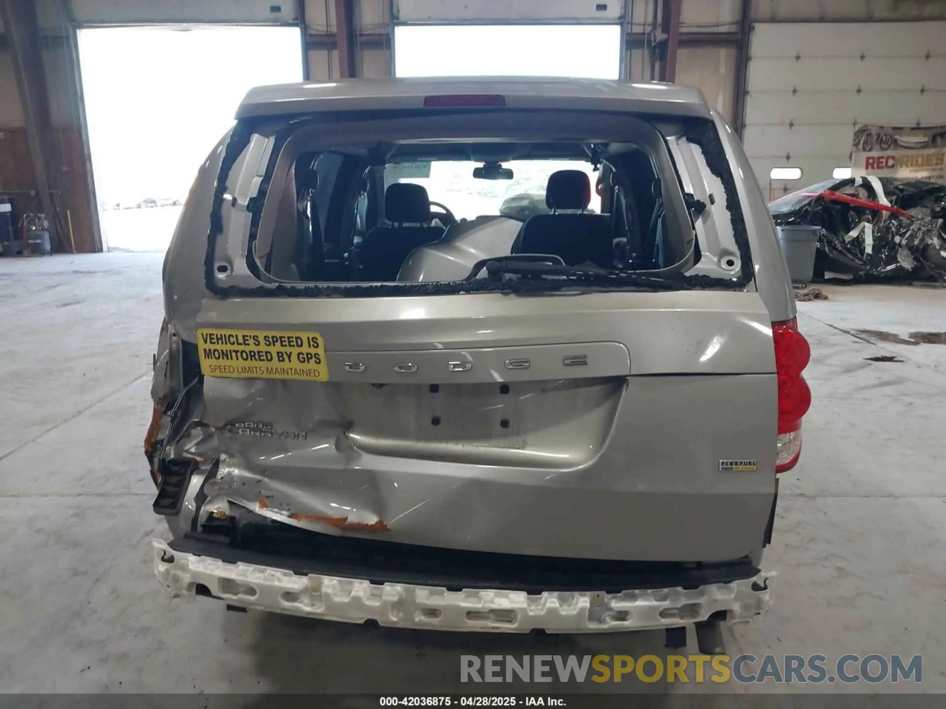 17 Photograph of a damaged car 2C4RDGBG3KR571537 DODGE GRAND CARAVAN 2019