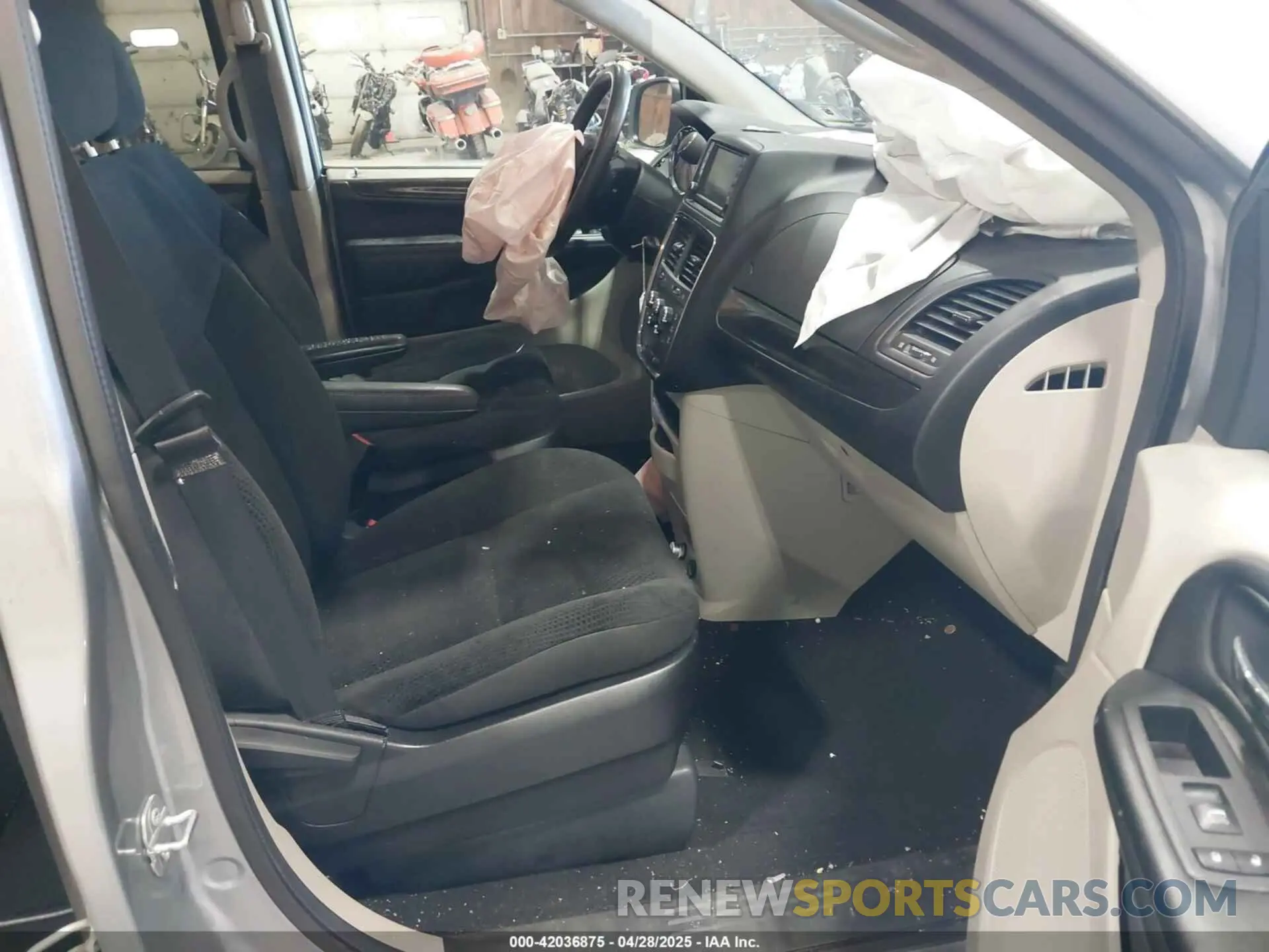 5 Photograph of a damaged car 2C4RDGBG3KR571537 DODGE GRAND CARAVAN 2019