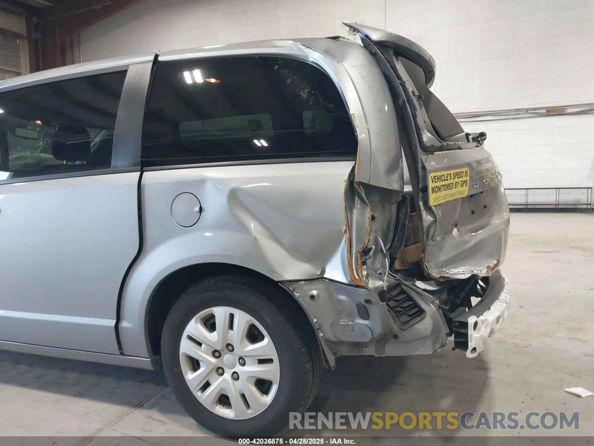 6 Photograph of a damaged car 2C4RDGBG3KR571537 DODGE GRAND CARAVAN 2019