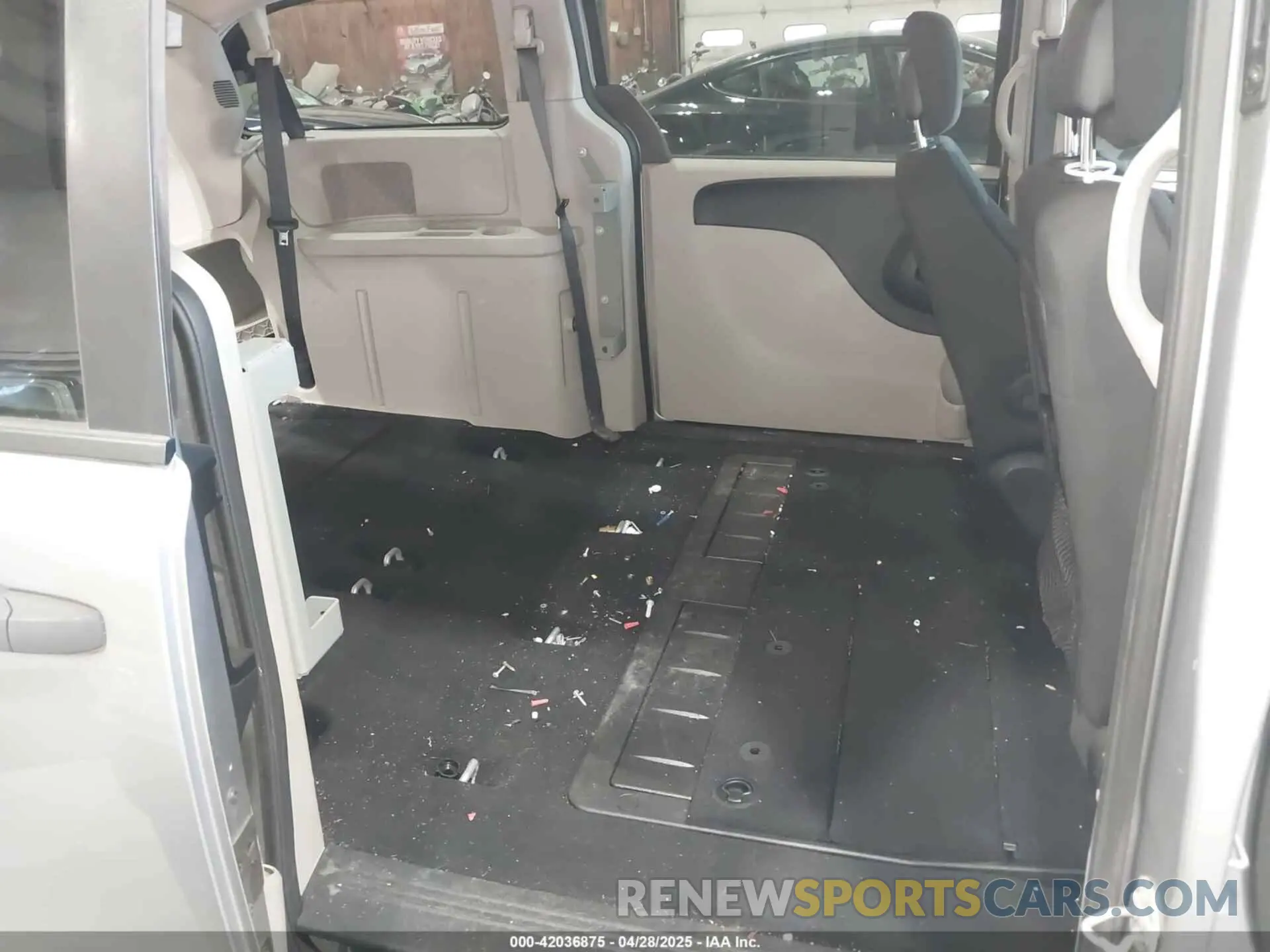 8 Photograph of a damaged car 2C4RDGBG3KR571537 DODGE GRAND CARAVAN 2019