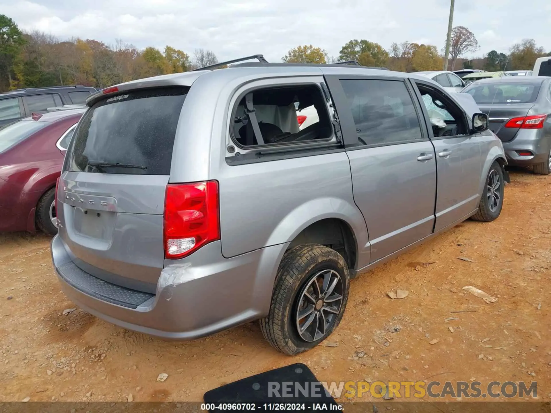 4 Photograph of a damaged car 2C4RDGBG3KR639447 DODGE GRAND CARAVAN 2019