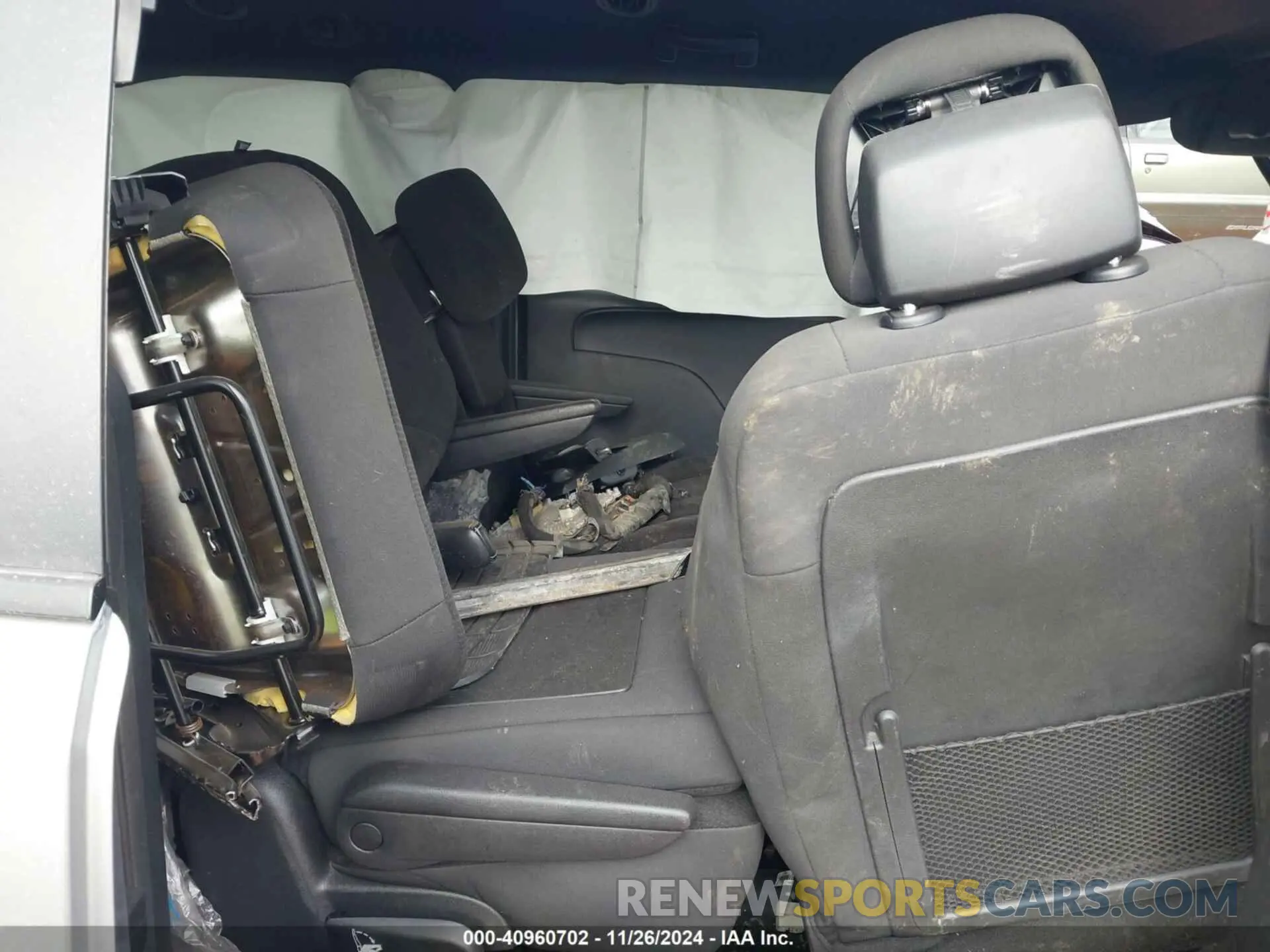 8 Photograph of a damaged car 2C4RDGBG3KR639447 DODGE GRAND CARAVAN 2019