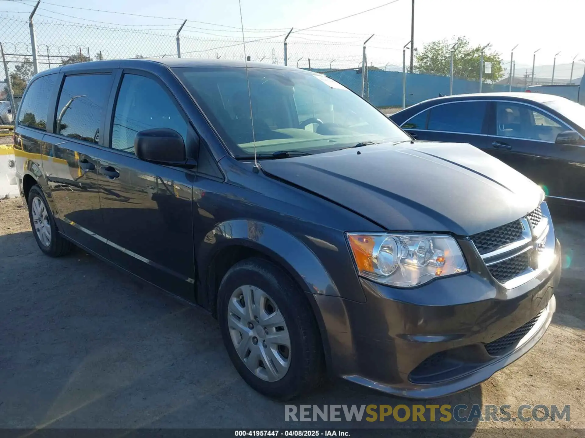 1 Photograph of a damaged car 2C4RDGBG3KR809144 DODGE GRAND CARAVAN 2019