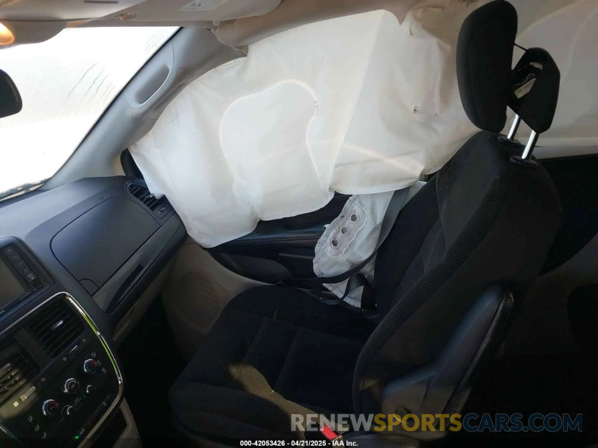 5 Photograph of a damaged car 2C4RDGBG4KR729173 DODGE GRAND CARAVAN 2019