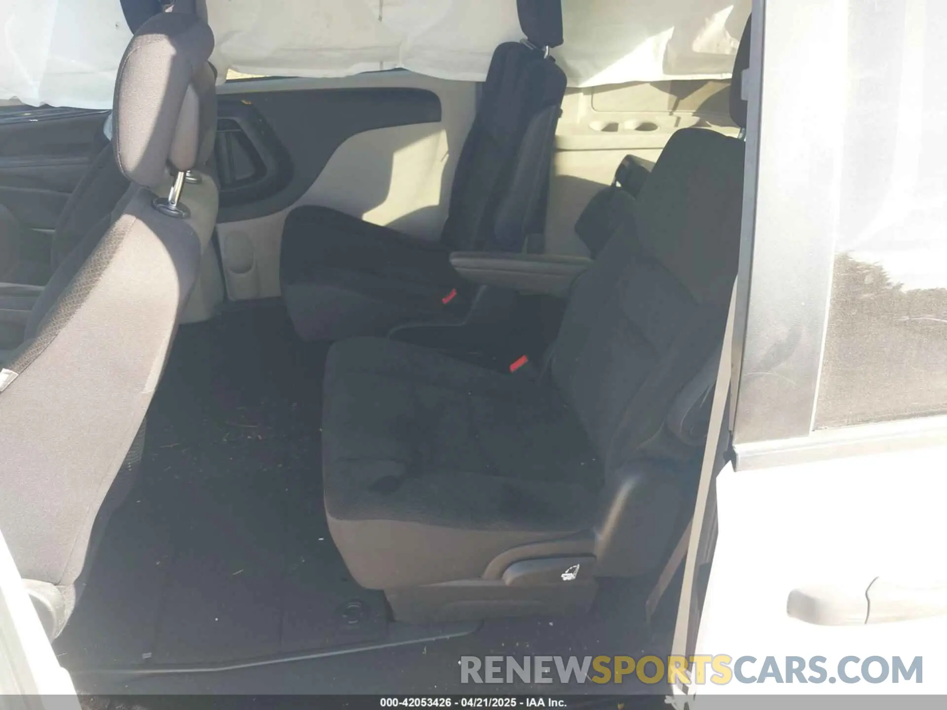 8 Photograph of a damaged car 2C4RDGBG4KR729173 DODGE GRAND CARAVAN 2019