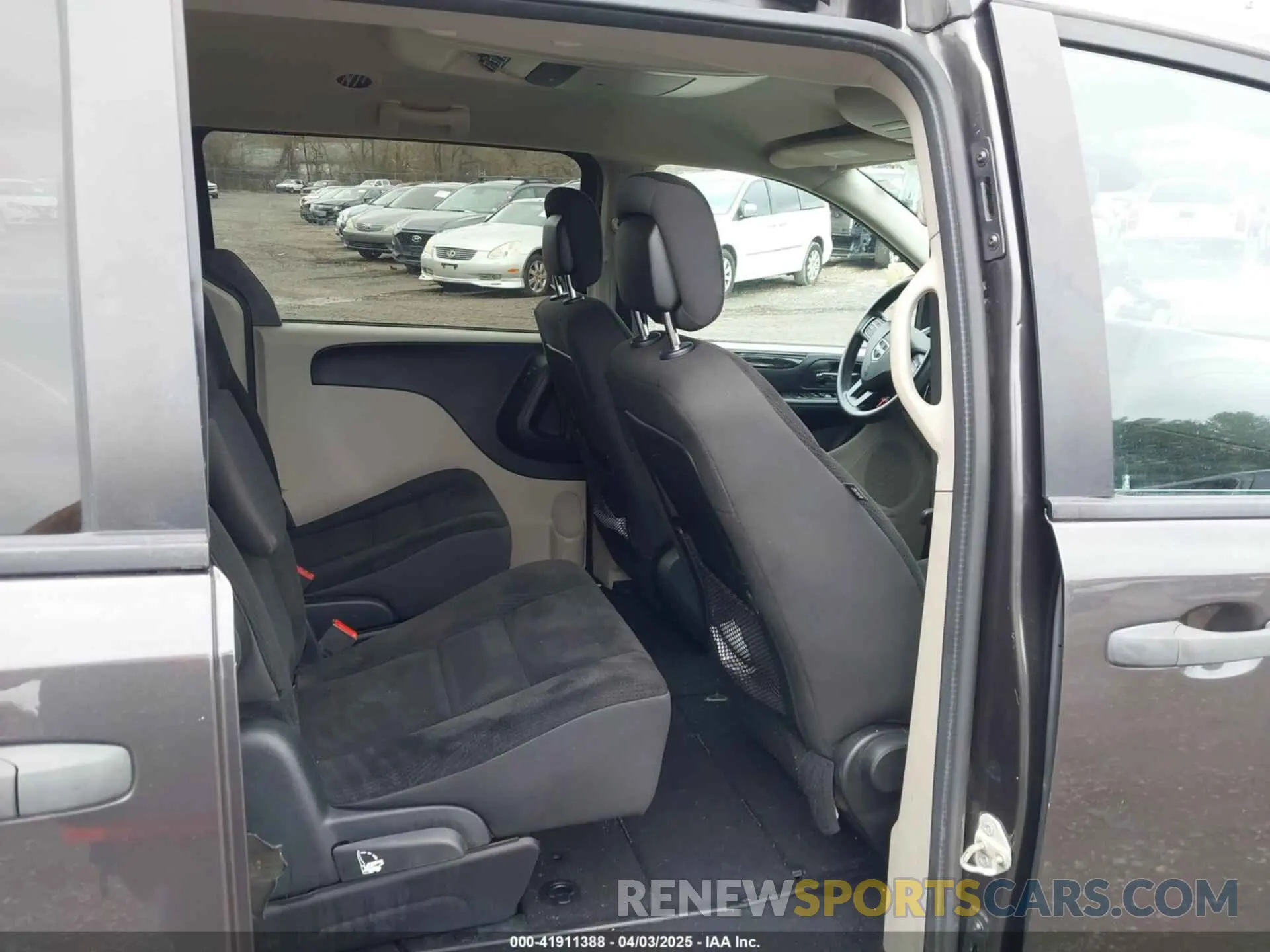 8 Photograph of a damaged car 2C4RDGBG5KR664866 DODGE GRAND CARAVAN 2019