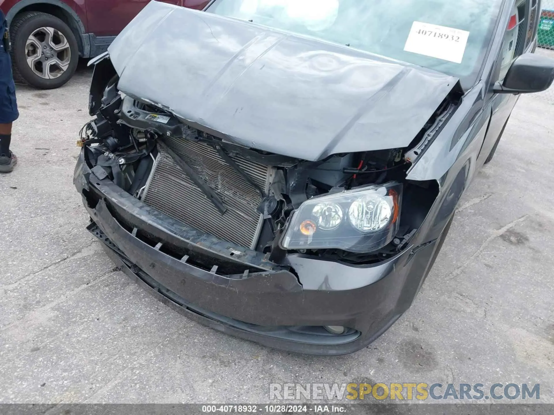 6 Photograph of a damaged car 2C4RDGBG6KR568213 DODGE GRAND CARAVAN 2019