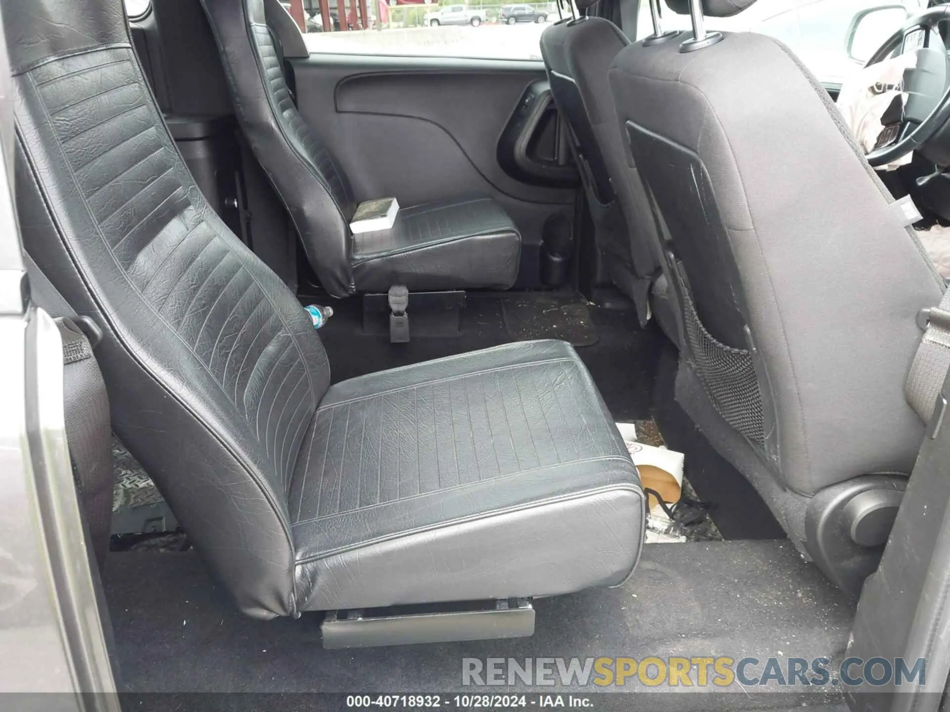 8 Photograph of a damaged car 2C4RDGBG6KR568213 DODGE GRAND CARAVAN 2019