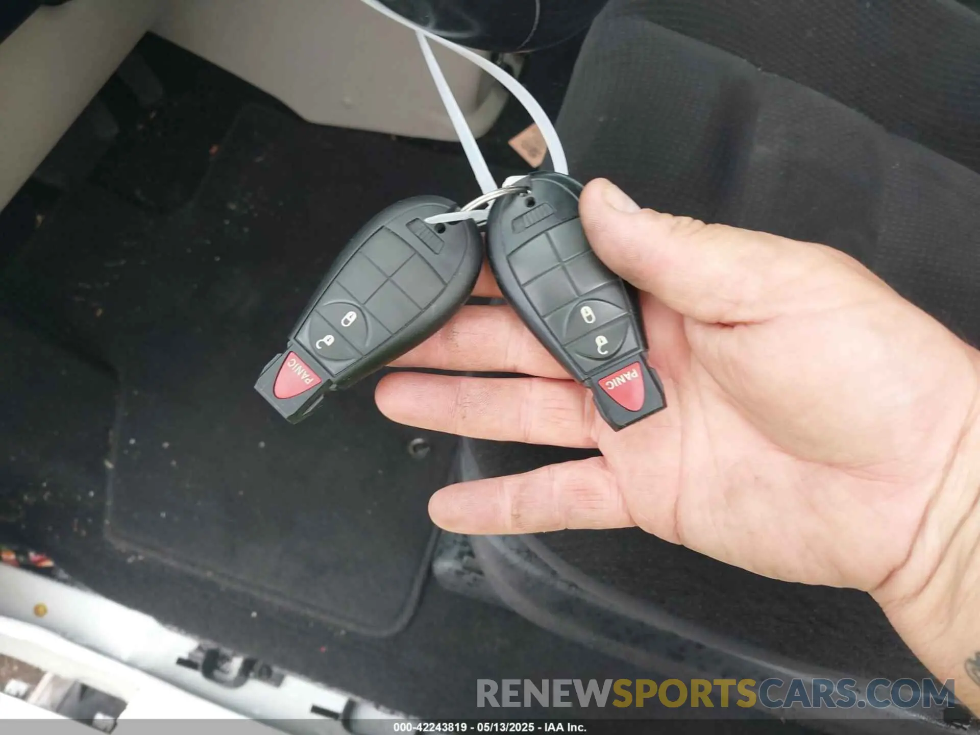11 Photograph of a damaged car 2C4RDGBG6KR700130 DODGE GRAND CARAVAN 2019