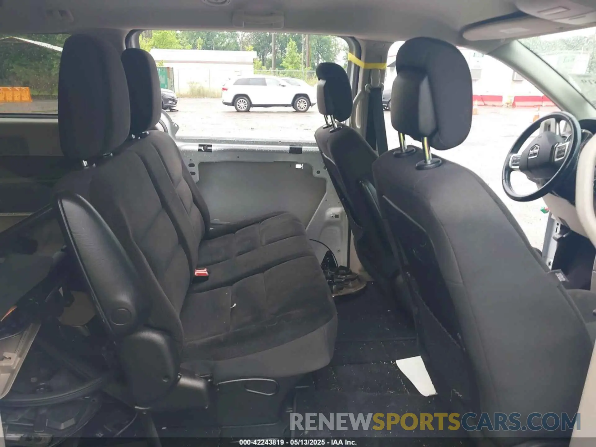 8 Photograph of a damaged car 2C4RDGBG6KR700130 DODGE GRAND CARAVAN 2019