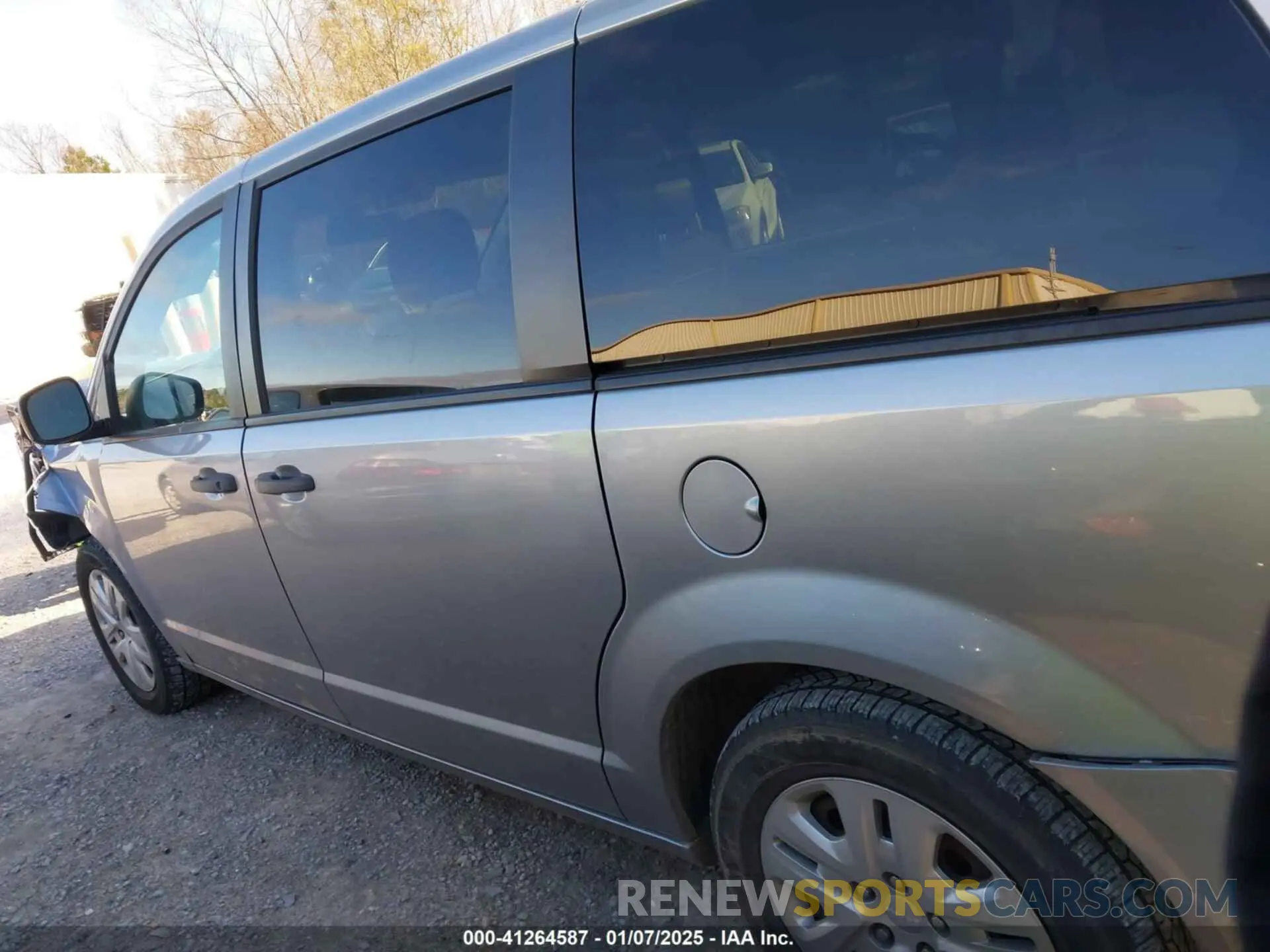 14 Photograph of a damaged car 2C4RDGBG6KR740384 DODGE GRAND CARAVAN 2019