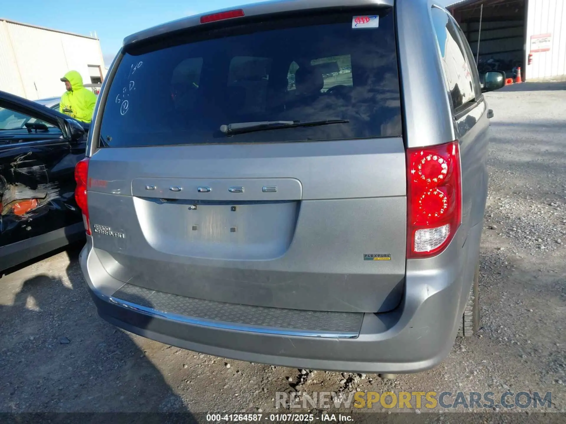 16 Photograph of a damaged car 2C4RDGBG6KR740384 DODGE GRAND CARAVAN 2019