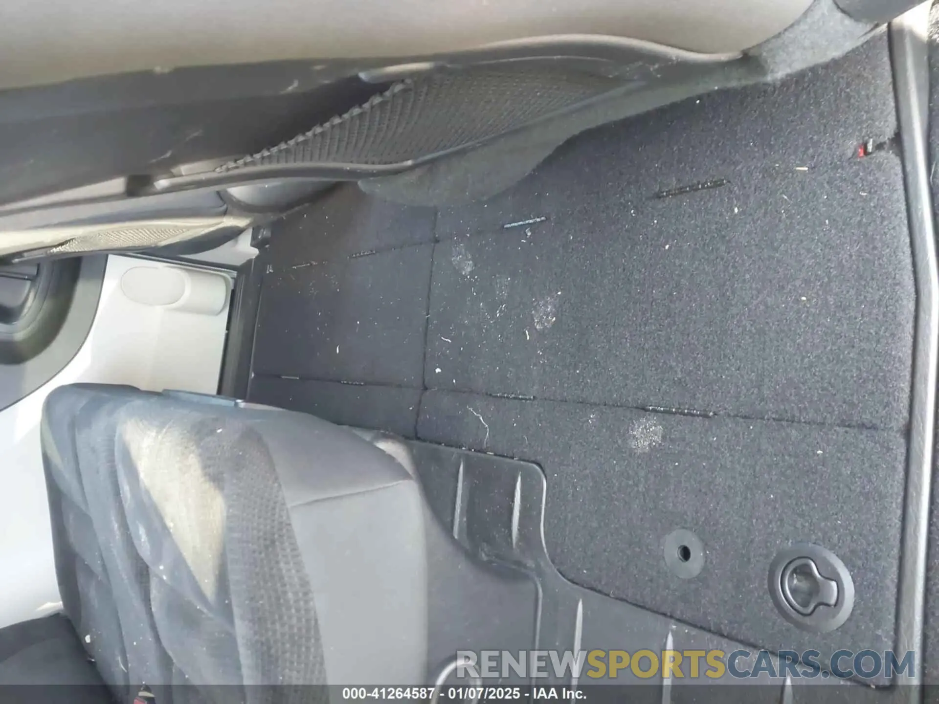 8 Photograph of a damaged car 2C4RDGBG6KR740384 DODGE GRAND CARAVAN 2019