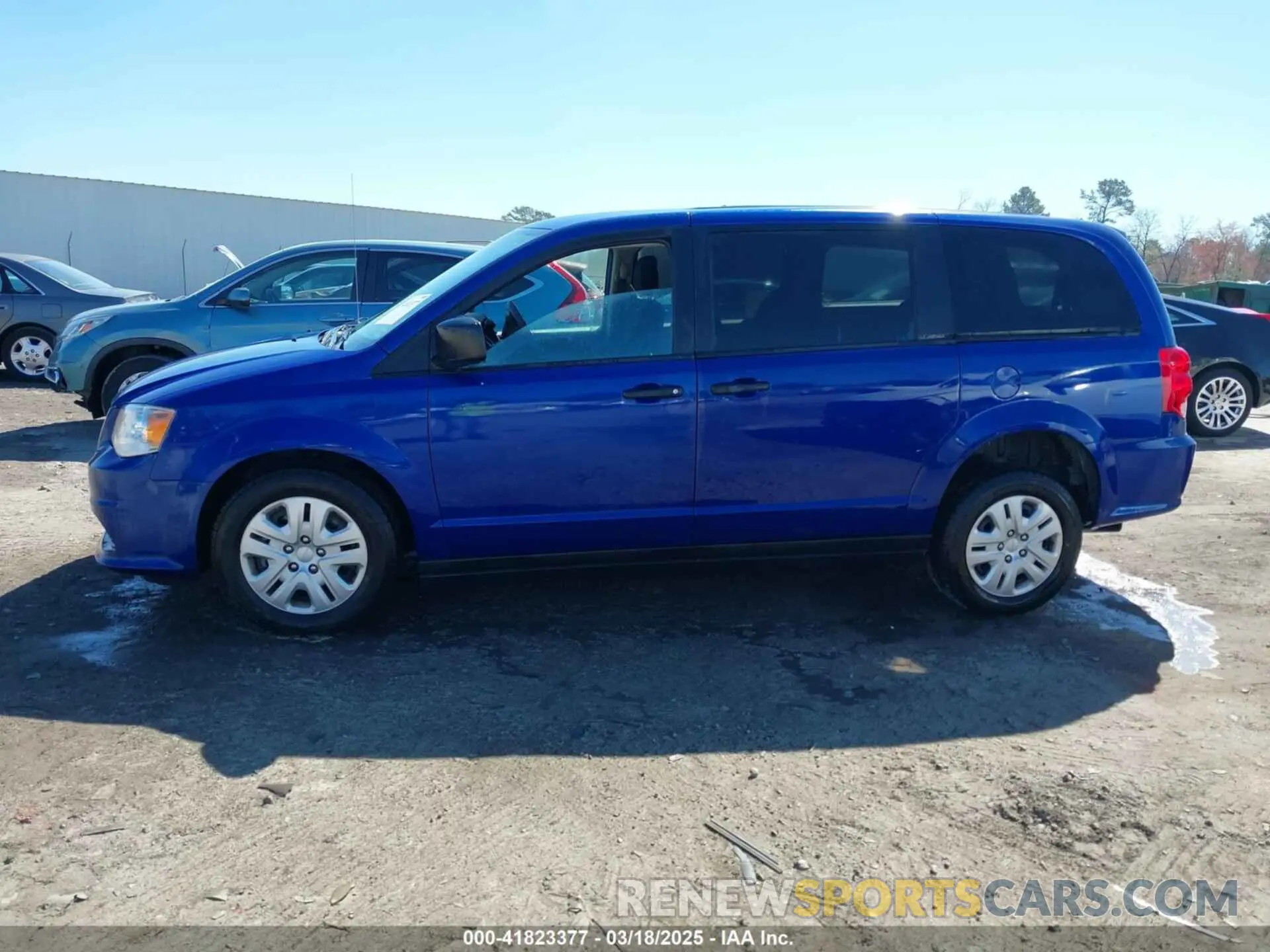 14 Photograph of a damaged car 2C4RDGBG7KR596327 DODGE GRAND CARAVAN 2019