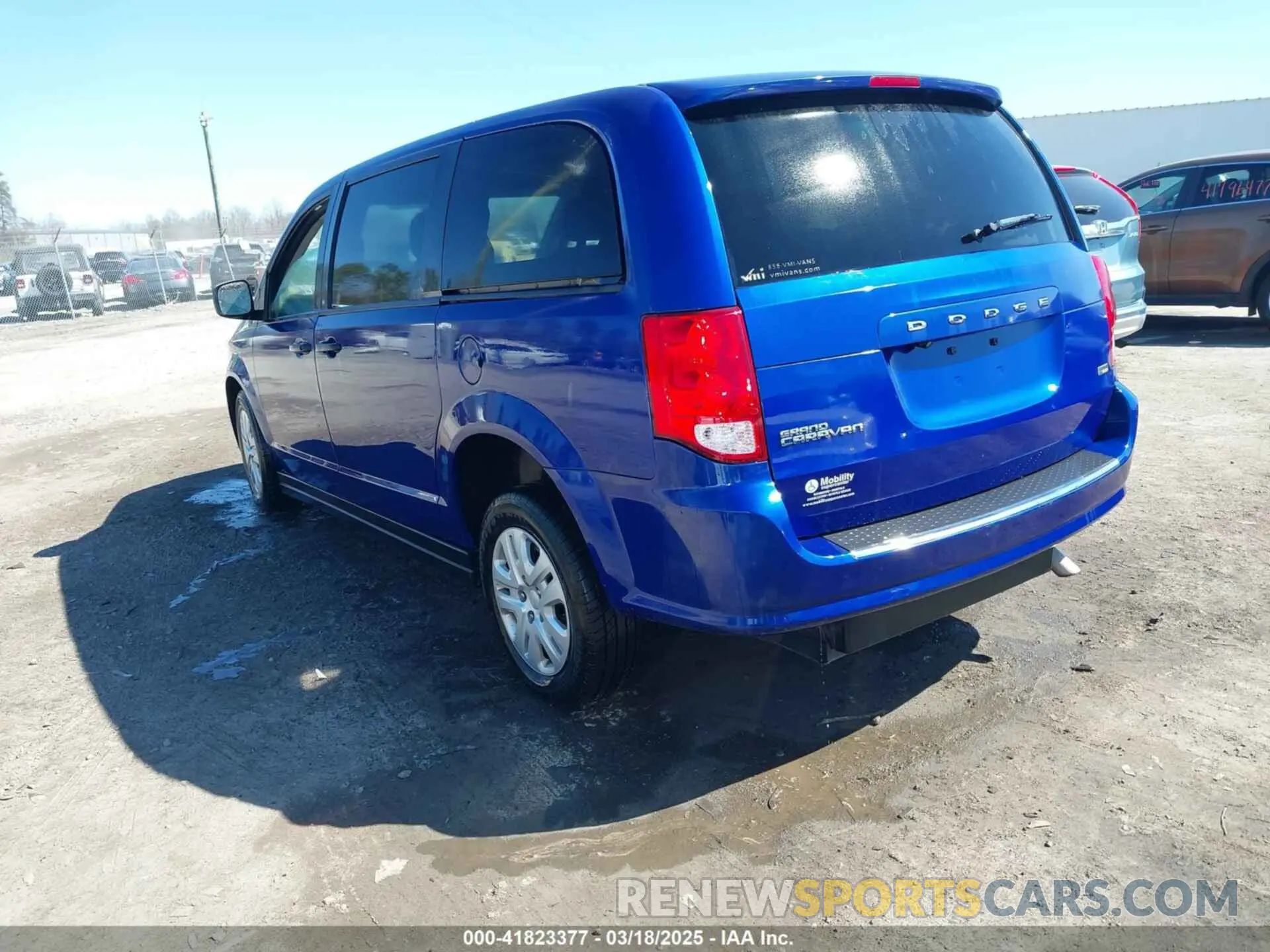 3 Photograph of a damaged car 2C4RDGBG7KR596327 DODGE GRAND CARAVAN 2019
