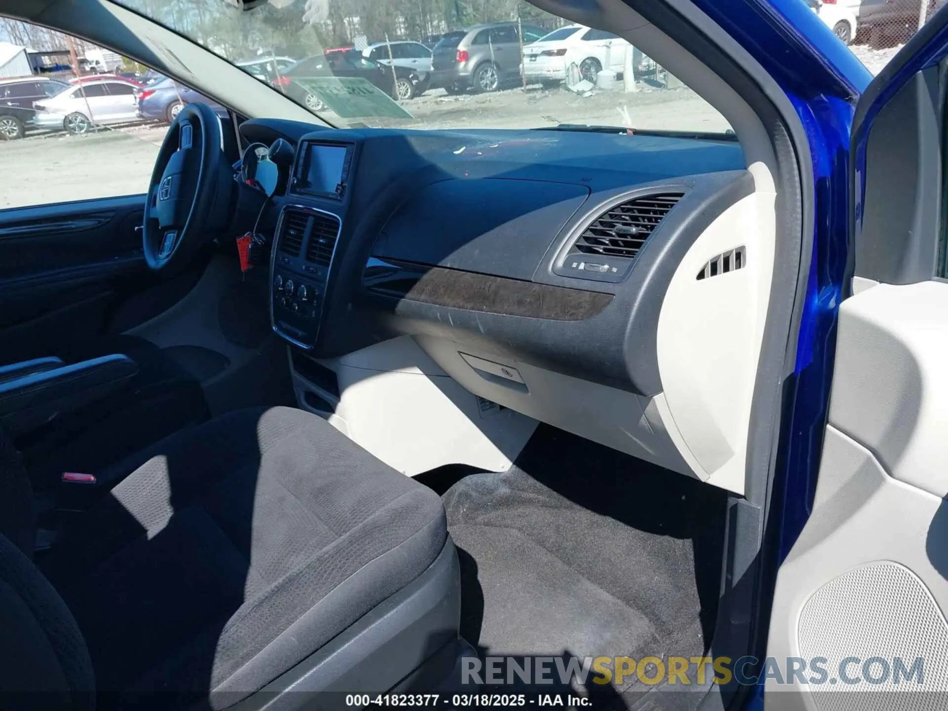 5 Photograph of a damaged car 2C4RDGBG7KR596327 DODGE GRAND CARAVAN 2019