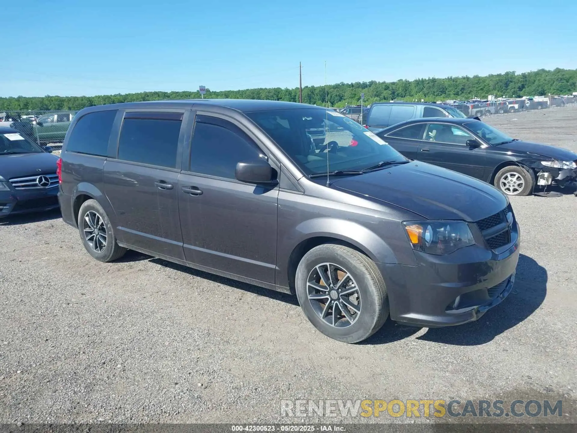 1 Photograph of a damaged car 2C4RDGBG7KR642643 DODGE GRAND CARAVAN 2019