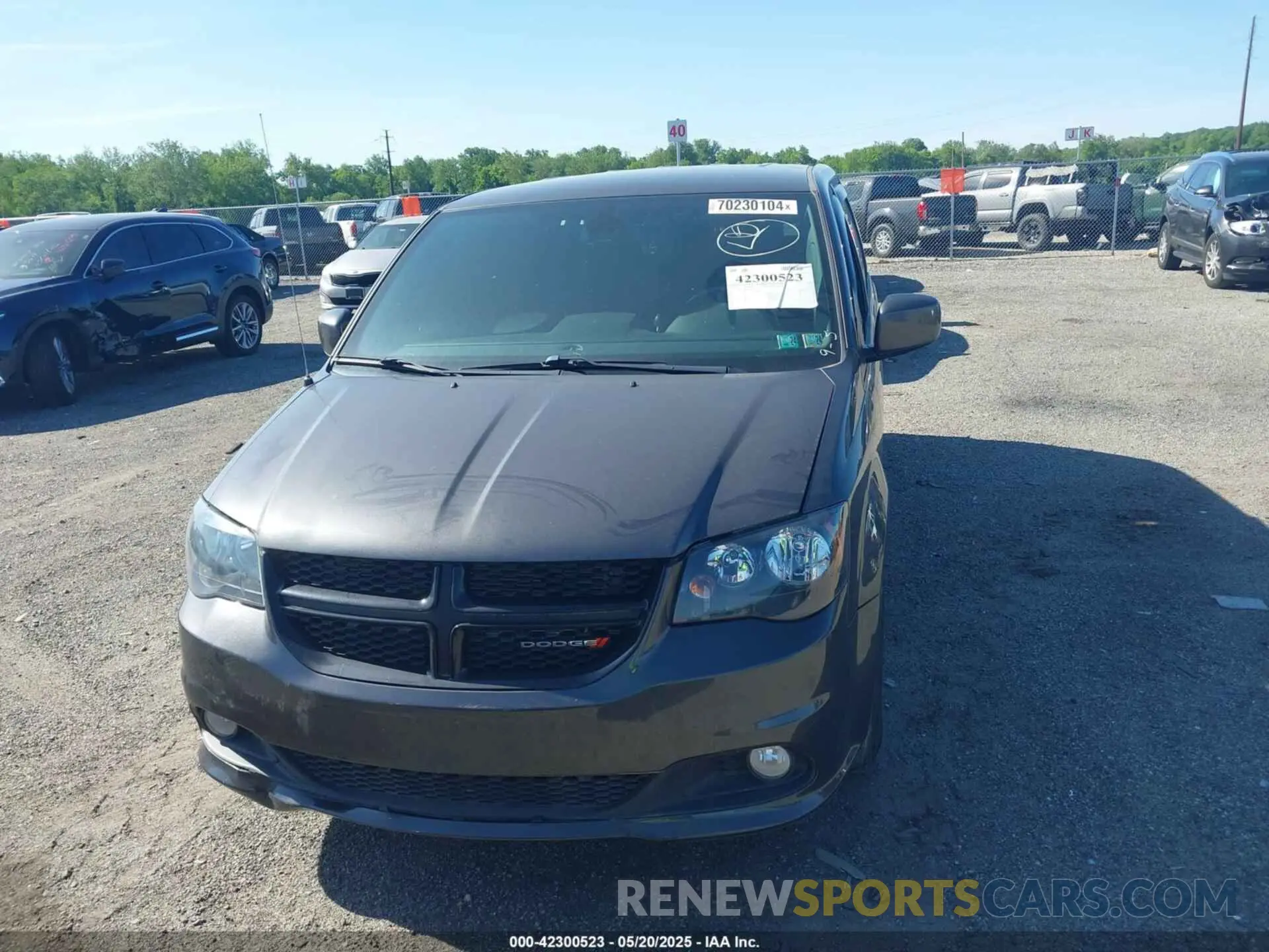 12 Photograph of a damaged car 2C4RDGBG7KR642643 DODGE GRAND CARAVAN 2019