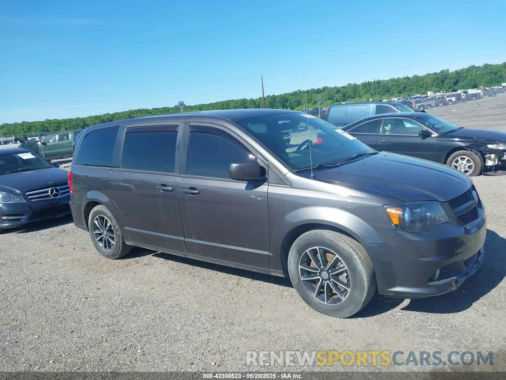 13 Photograph of a damaged car 2C4RDGBG7KR642643 DODGE GRAND CARAVAN 2019