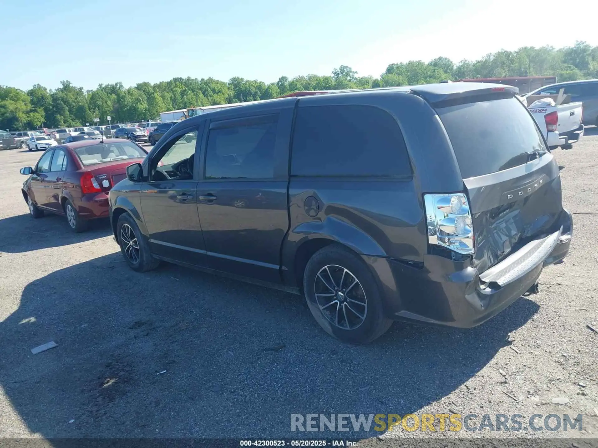 14 Photograph of a damaged car 2C4RDGBG7KR642643 DODGE GRAND CARAVAN 2019