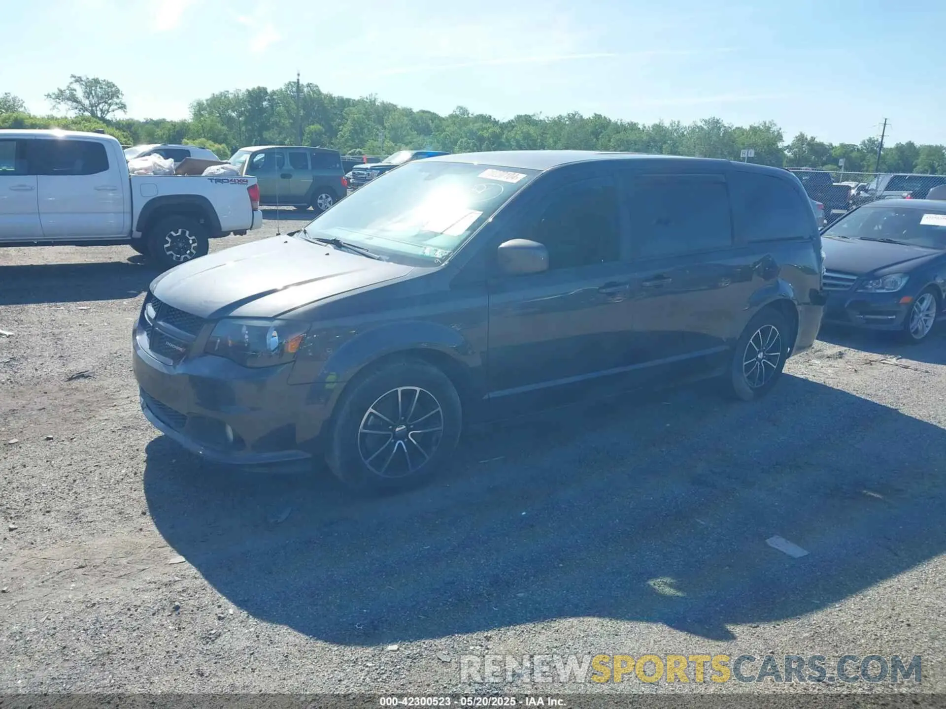 2 Photograph of a damaged car 2C4RDGBG7KR642643 DODGE GRAND CARAVAN 2019